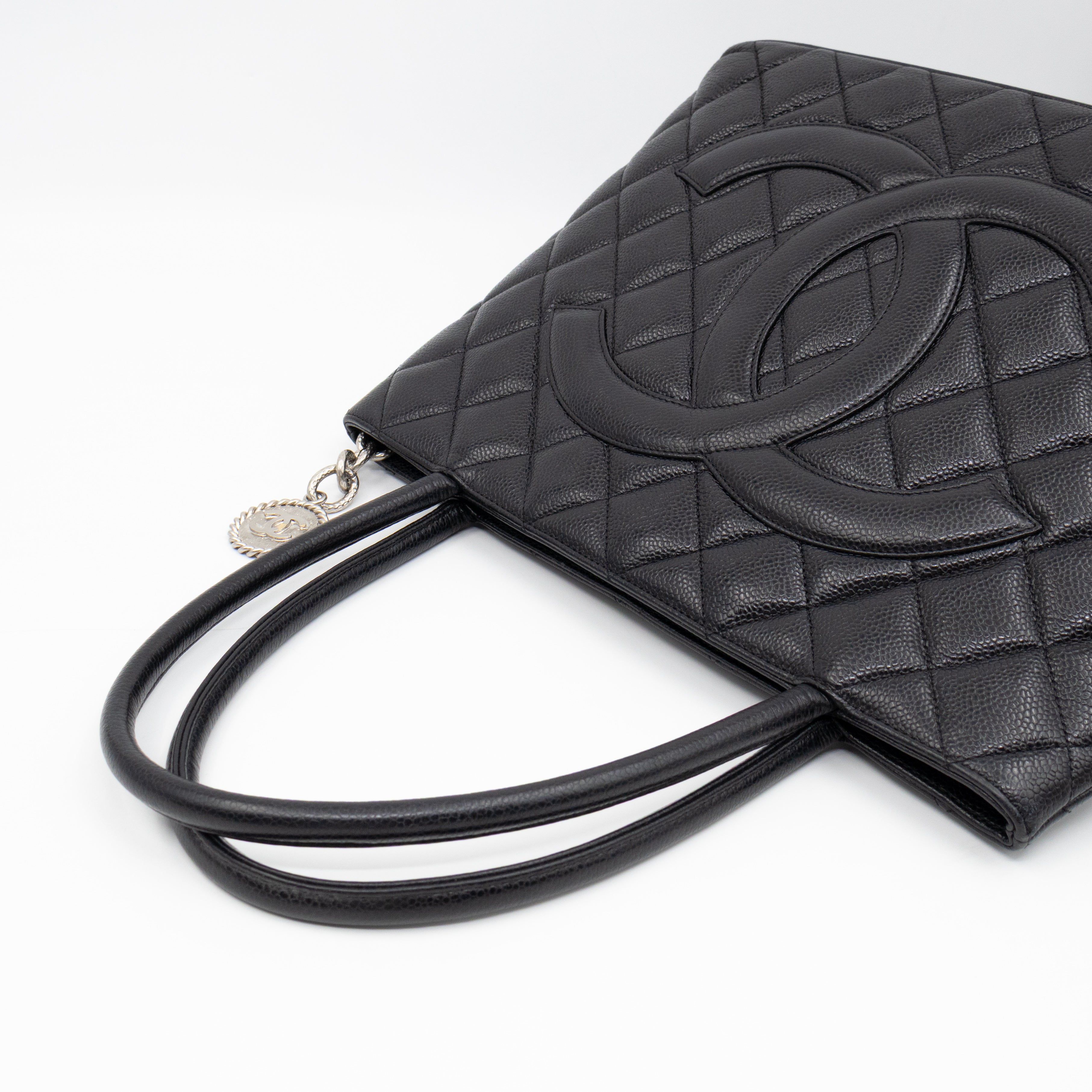 Médaillon Black Caviarskin