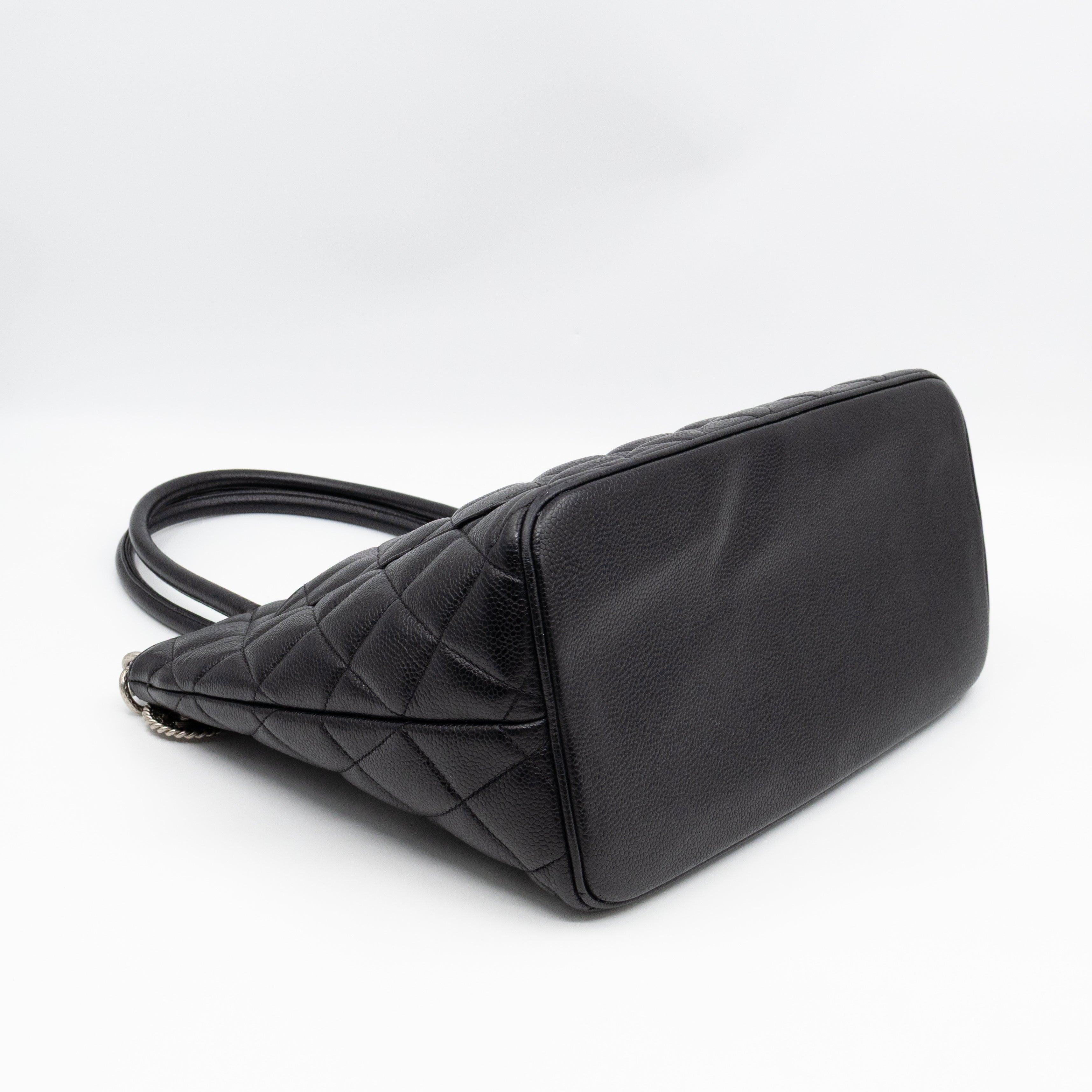 Médaillon Black Caviarskin