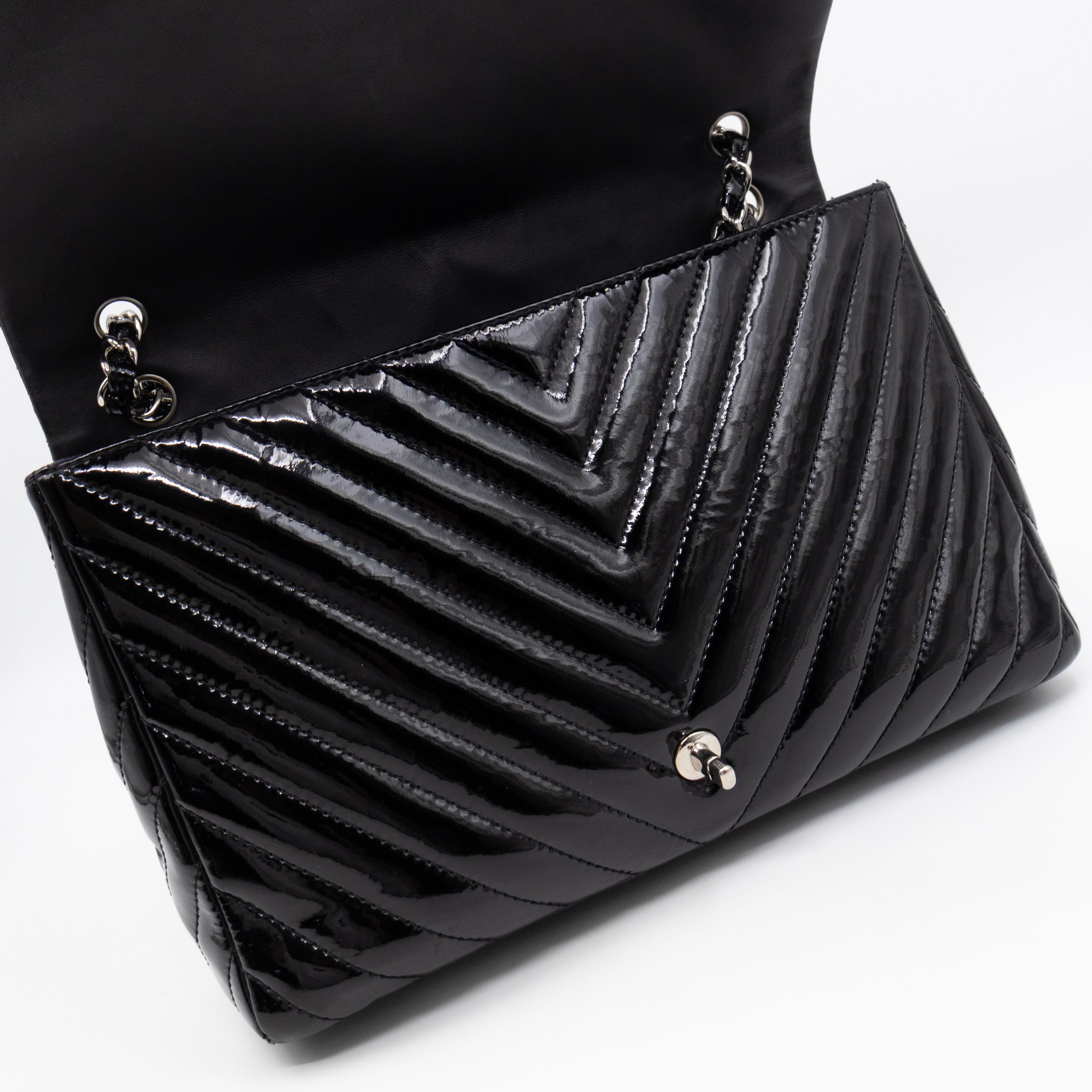 Classic Single Flap Maxi Black Chevron Patent Silver