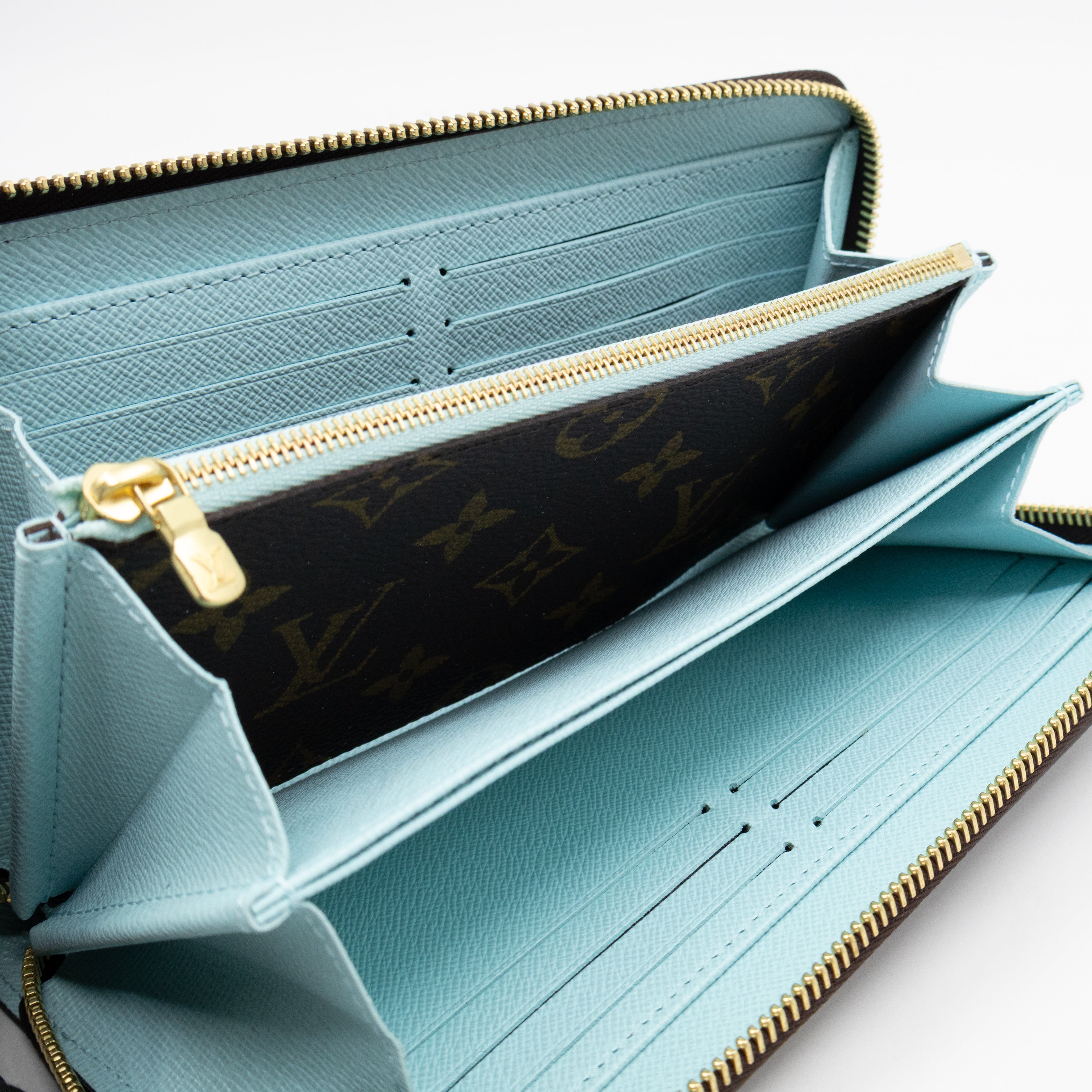 Zippy Wallet Snow Show Monogram