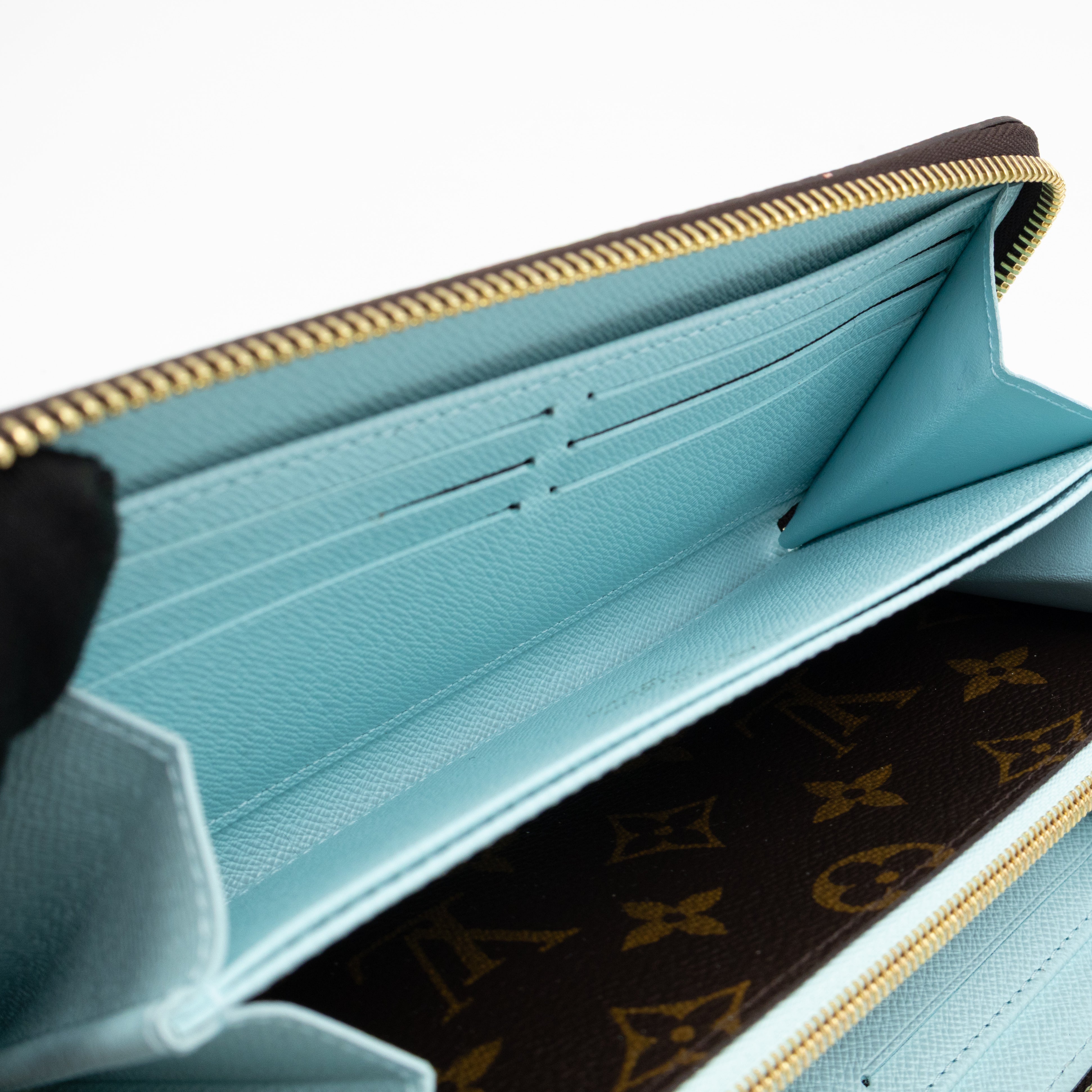 Zippy Wallet Snow Show Monogram