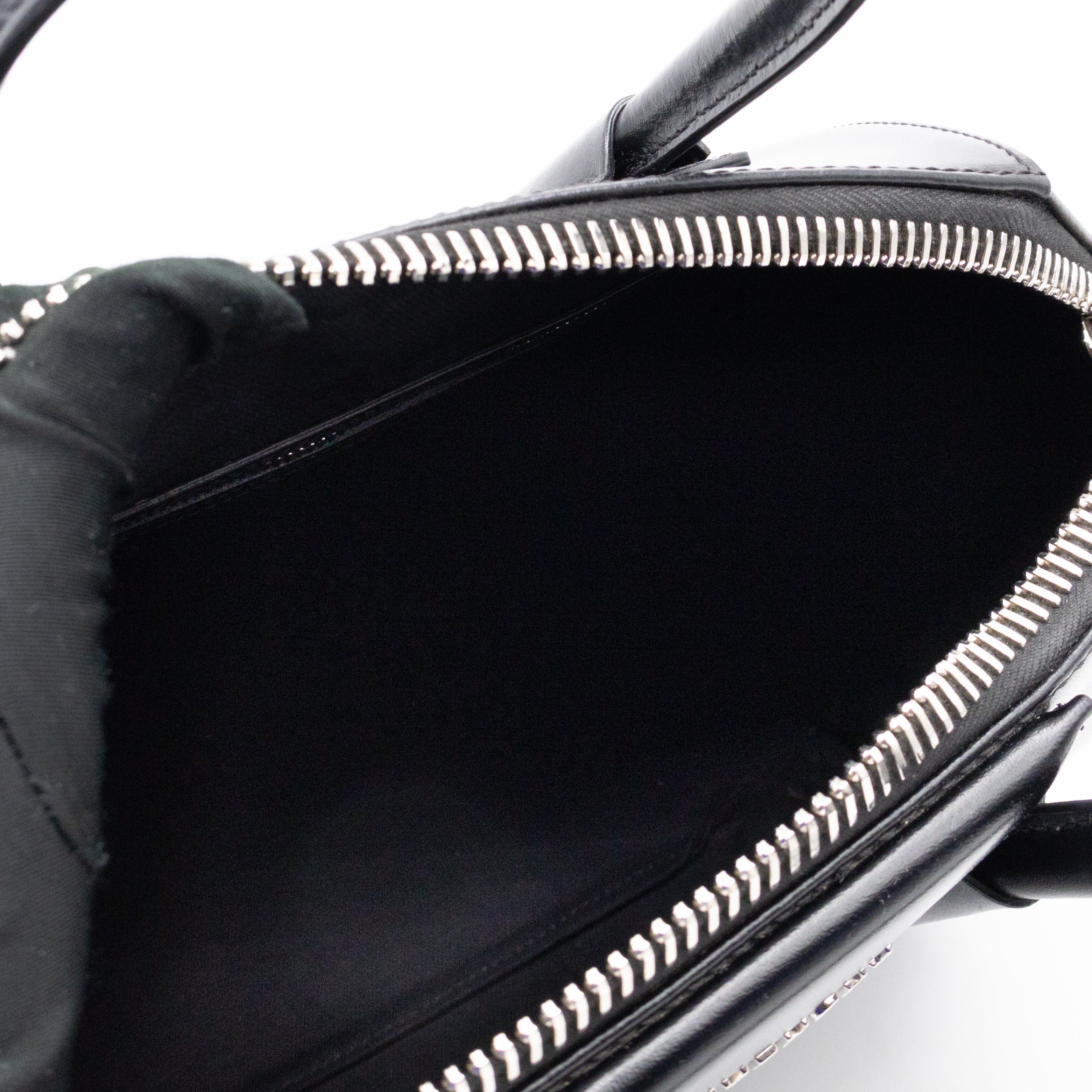 Antigona Small Black Leather