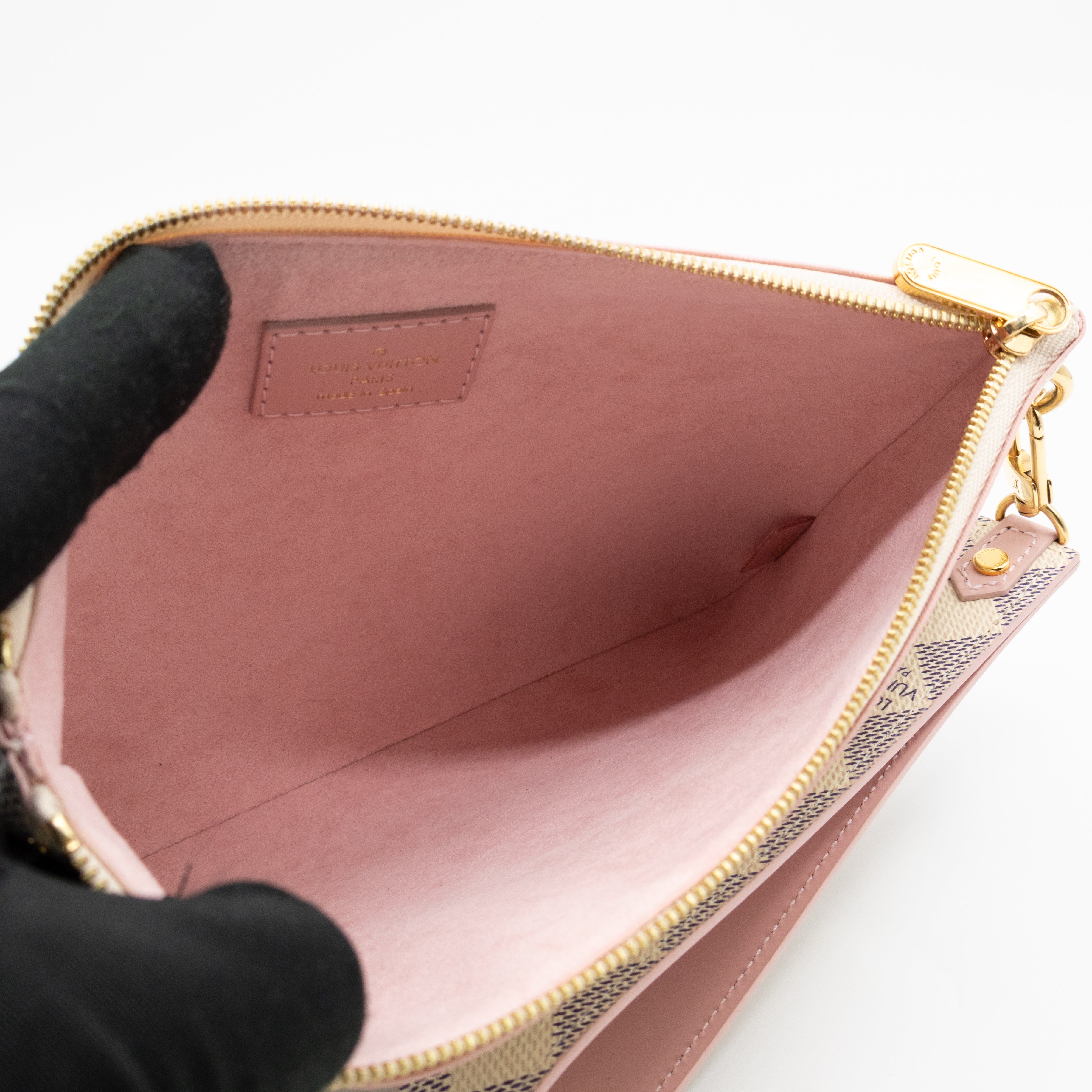 City Pouch Studded Damier Azur