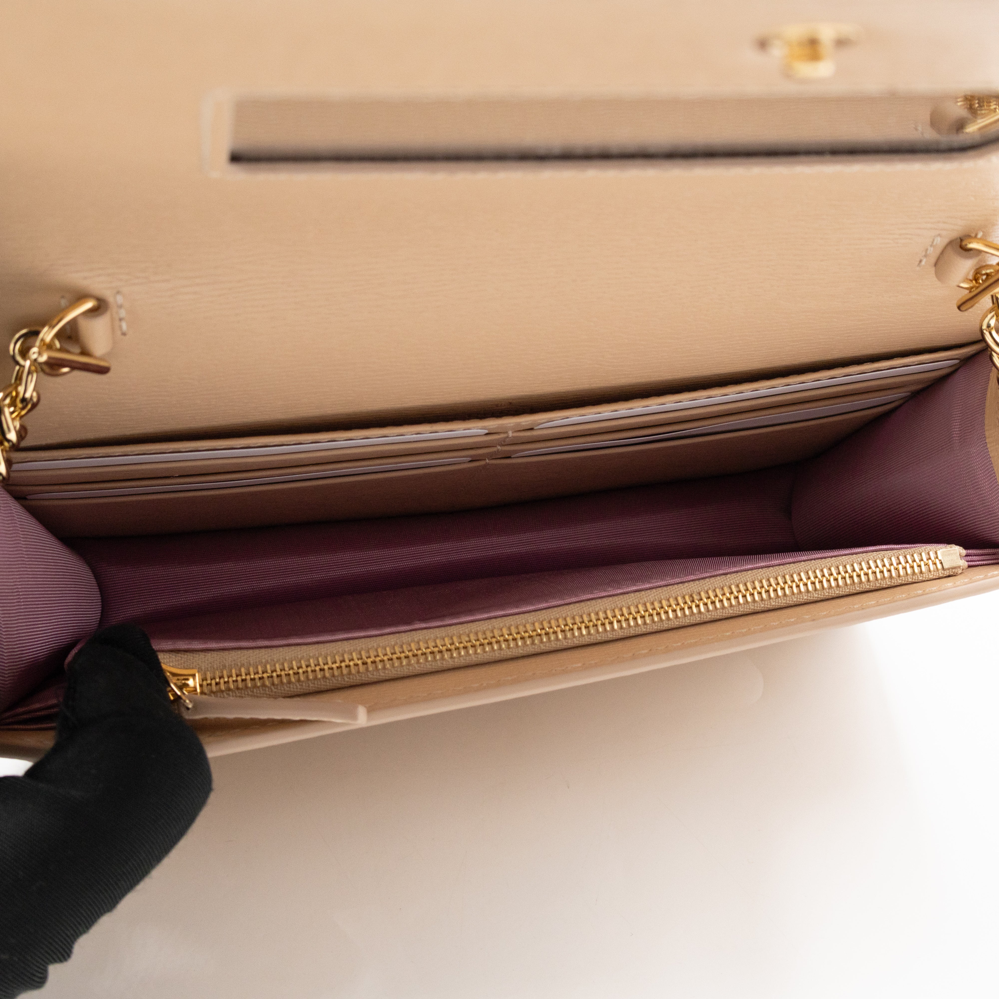 Petite Chain Wallet Beige Leather