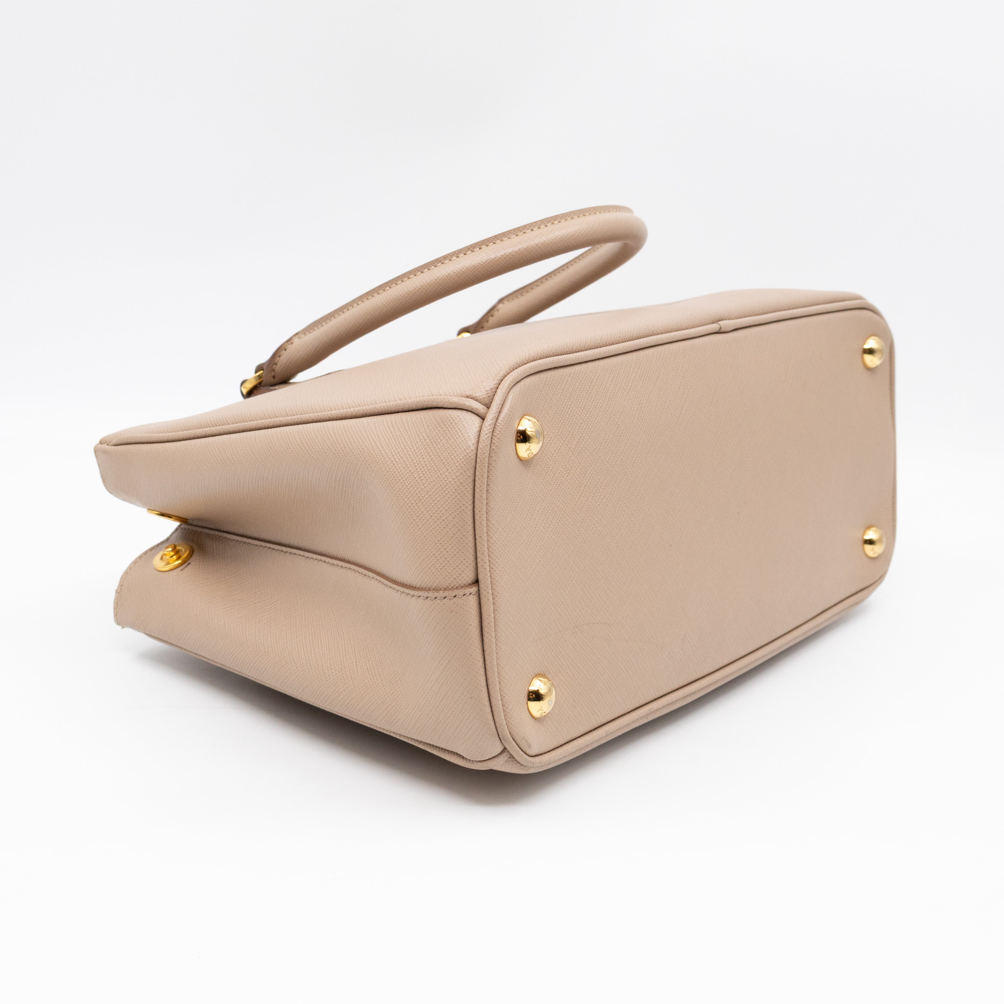 Galleria Medium Double Zip Cammeo Saffiano