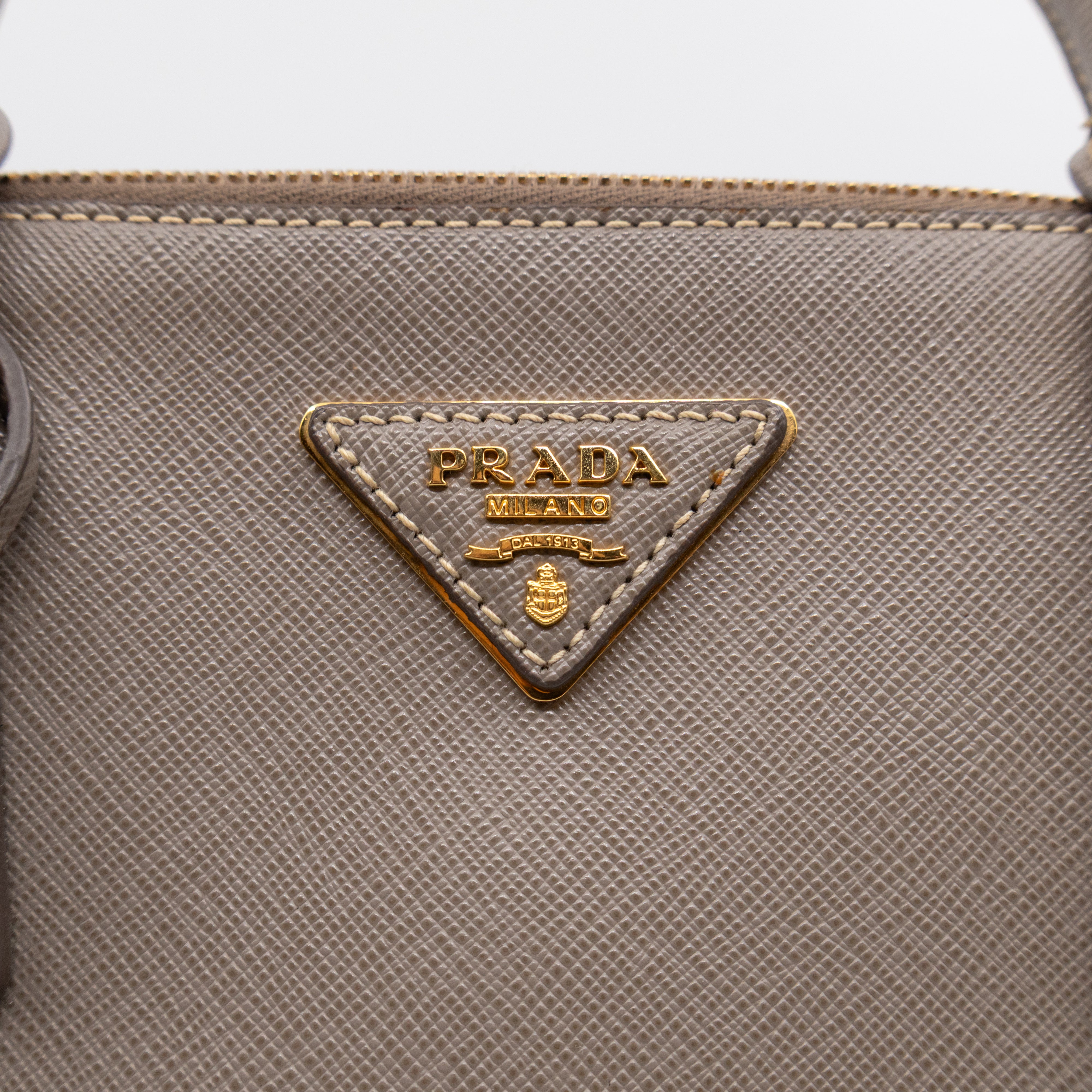 Galleria Large Double Zip Argilla Grey Saffiano Leather