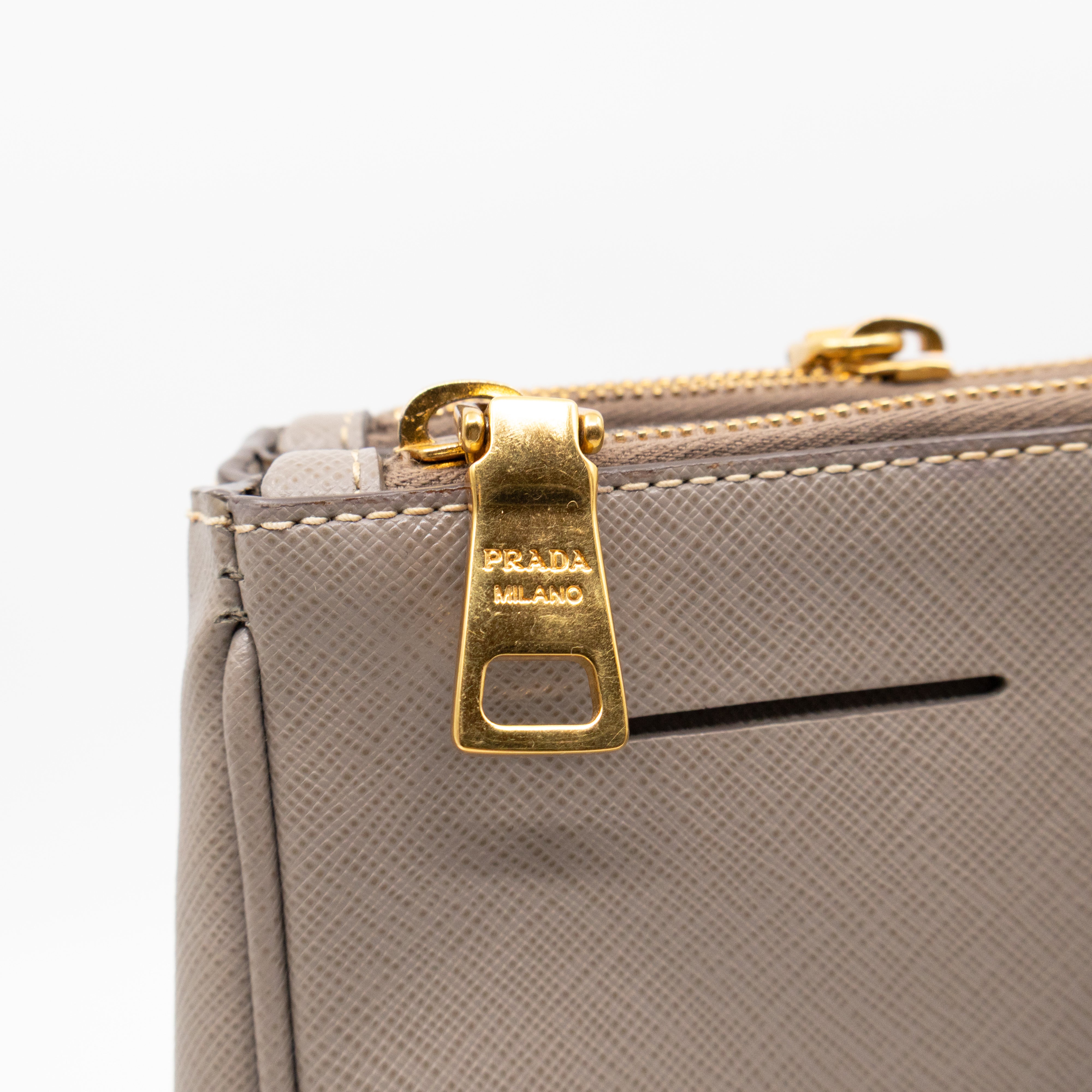 Galleria Large Double Zip Argilla Grey Saffiano Leather