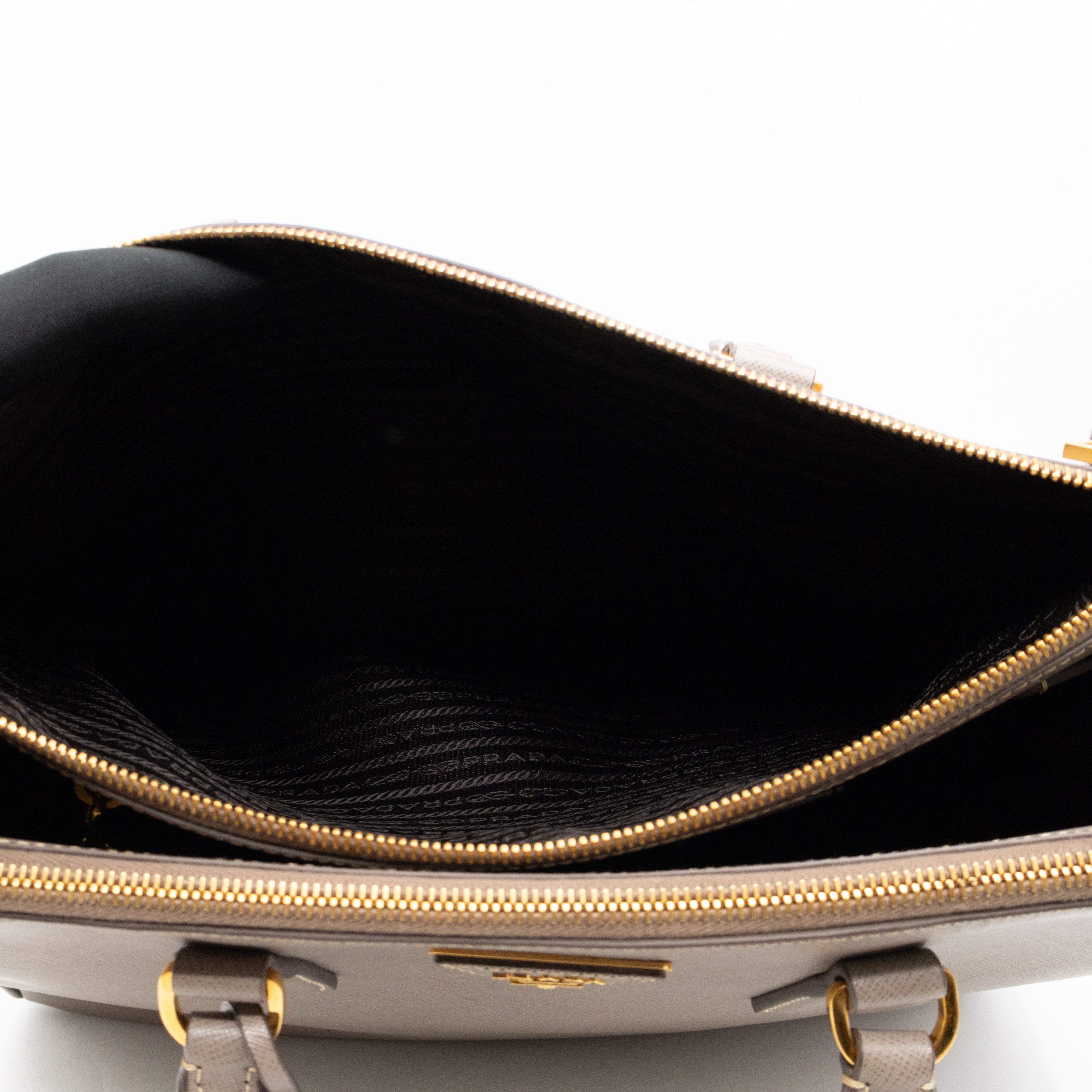 Galleria Large Double Zip Argilla Grey Saffiano Leather