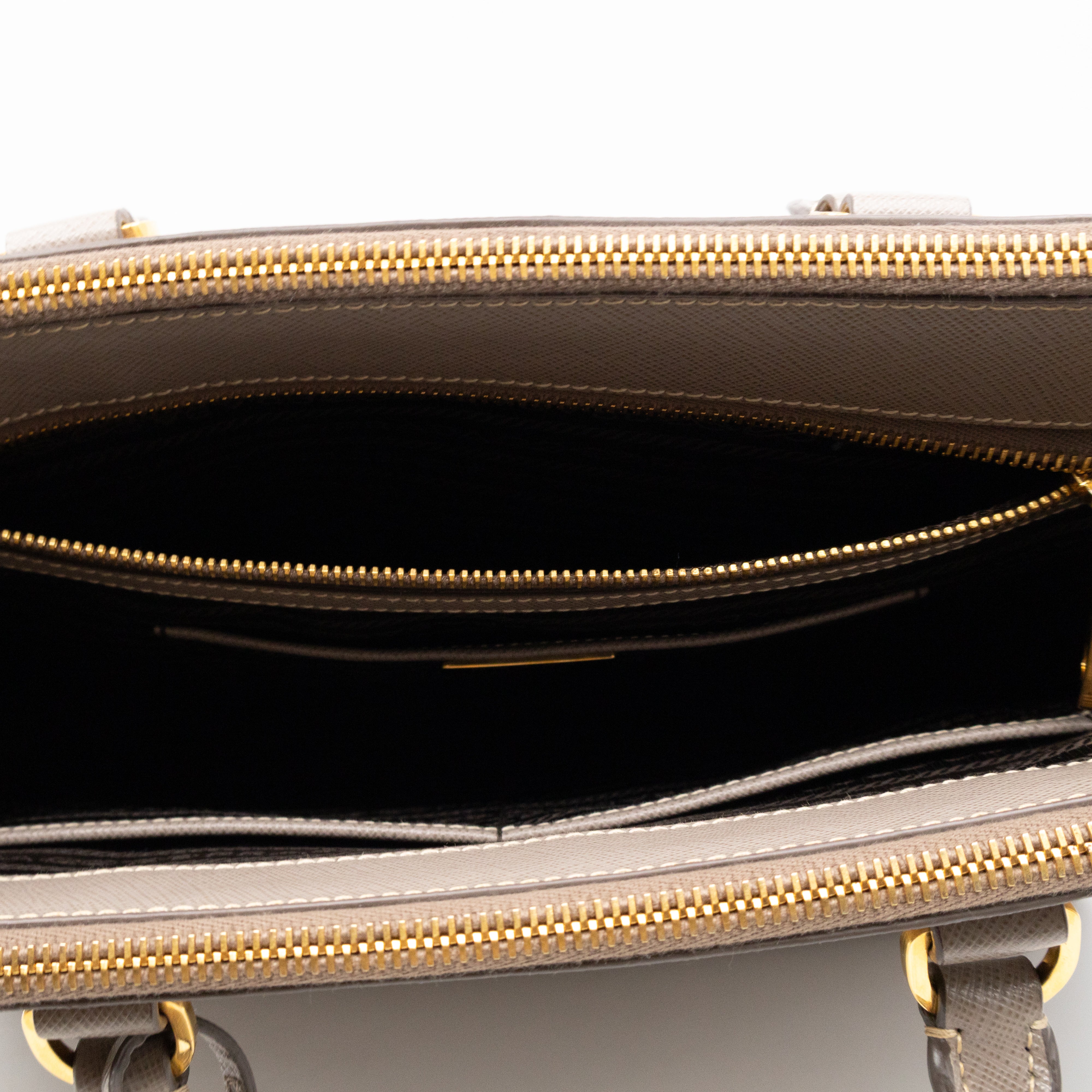 Galleria Large Double Zip Argilla Grey Saffiano Leather