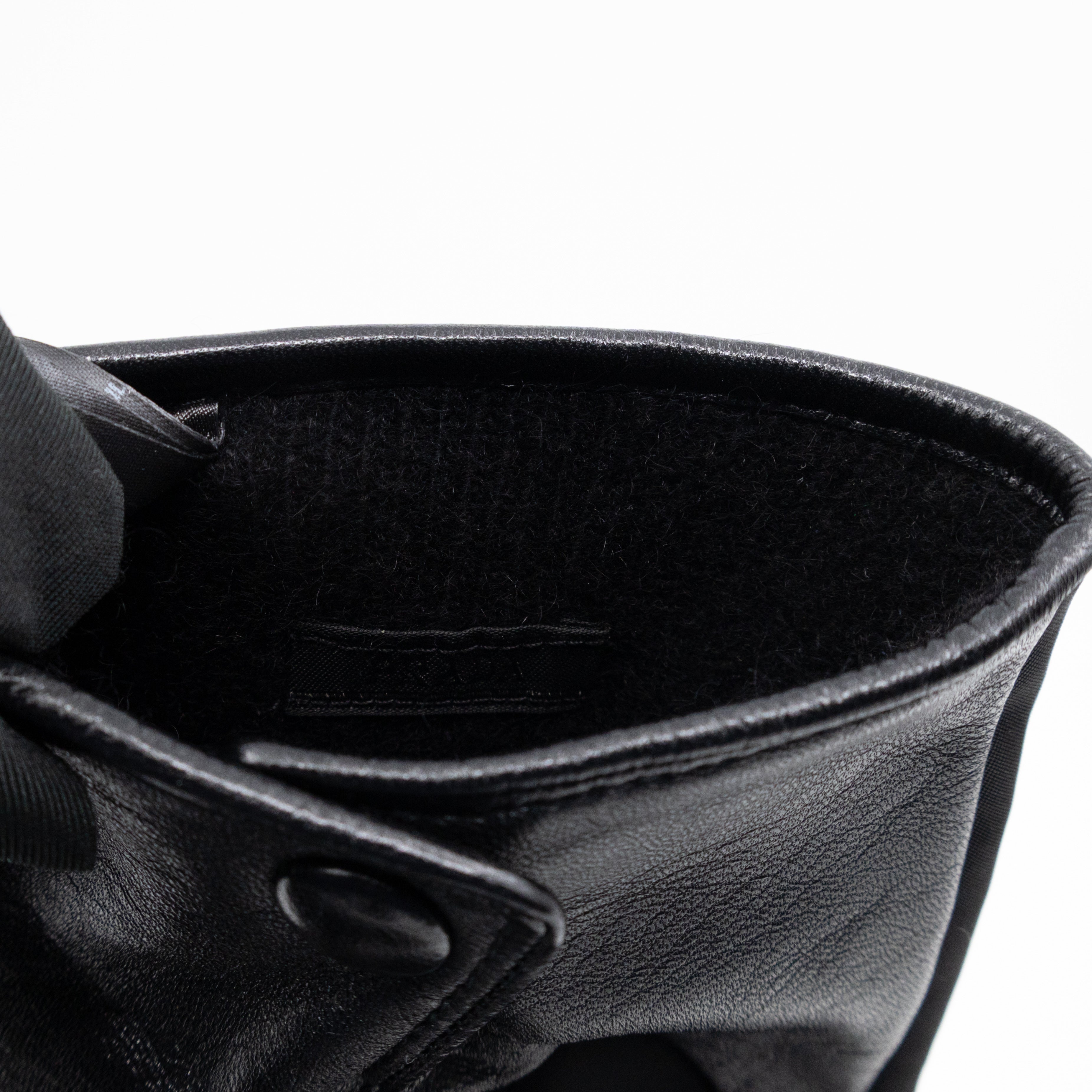 Triangle Pouch Gloves Black Re-nylon & Leather