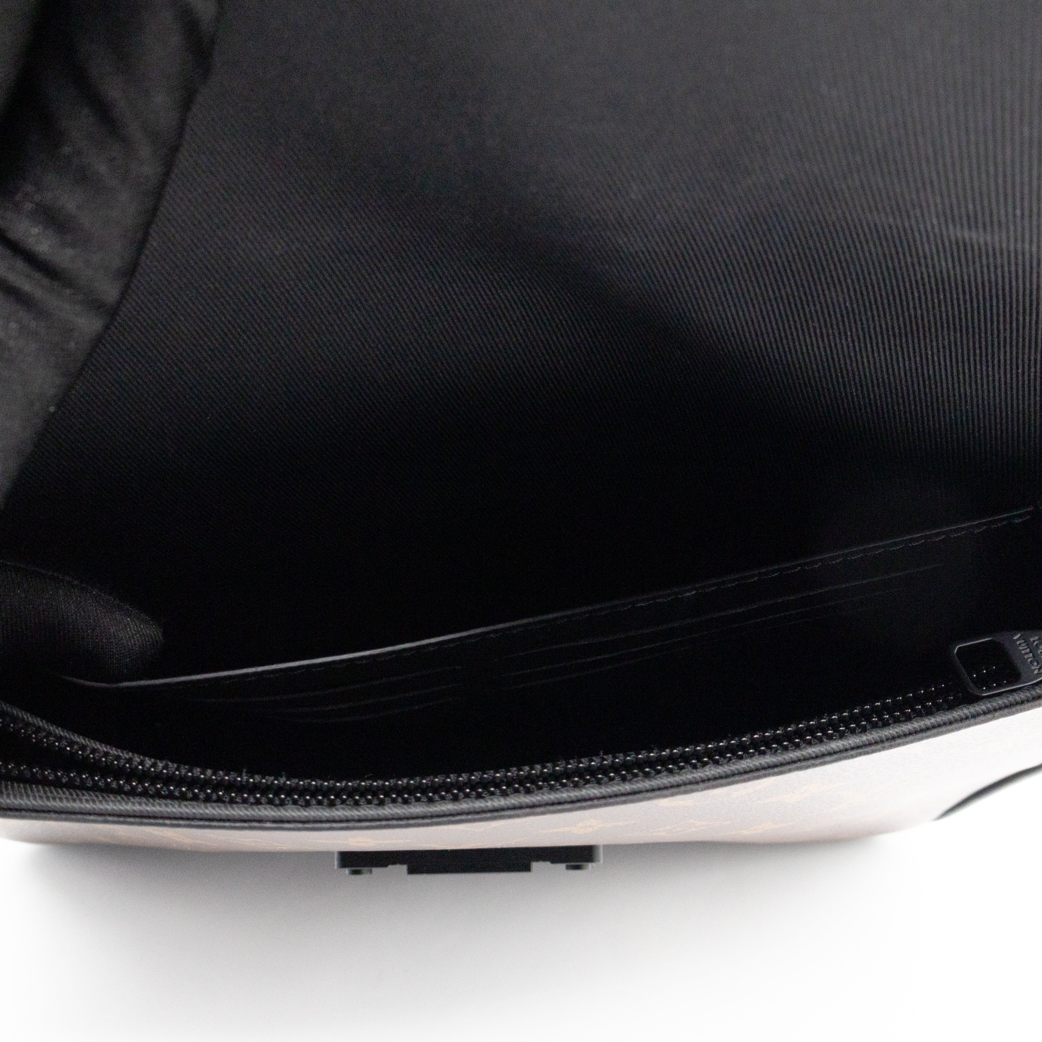 S-lock A4 Pouch Monogram Macassar