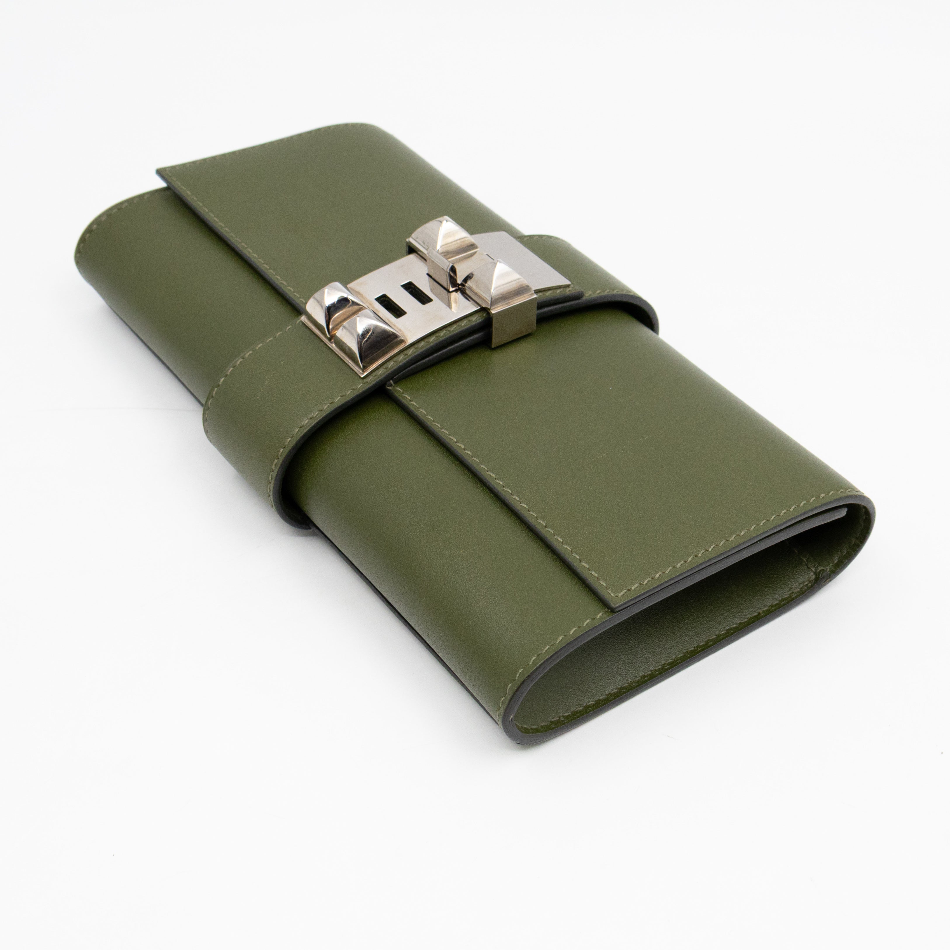 Medor 23 Clutch Green Leather