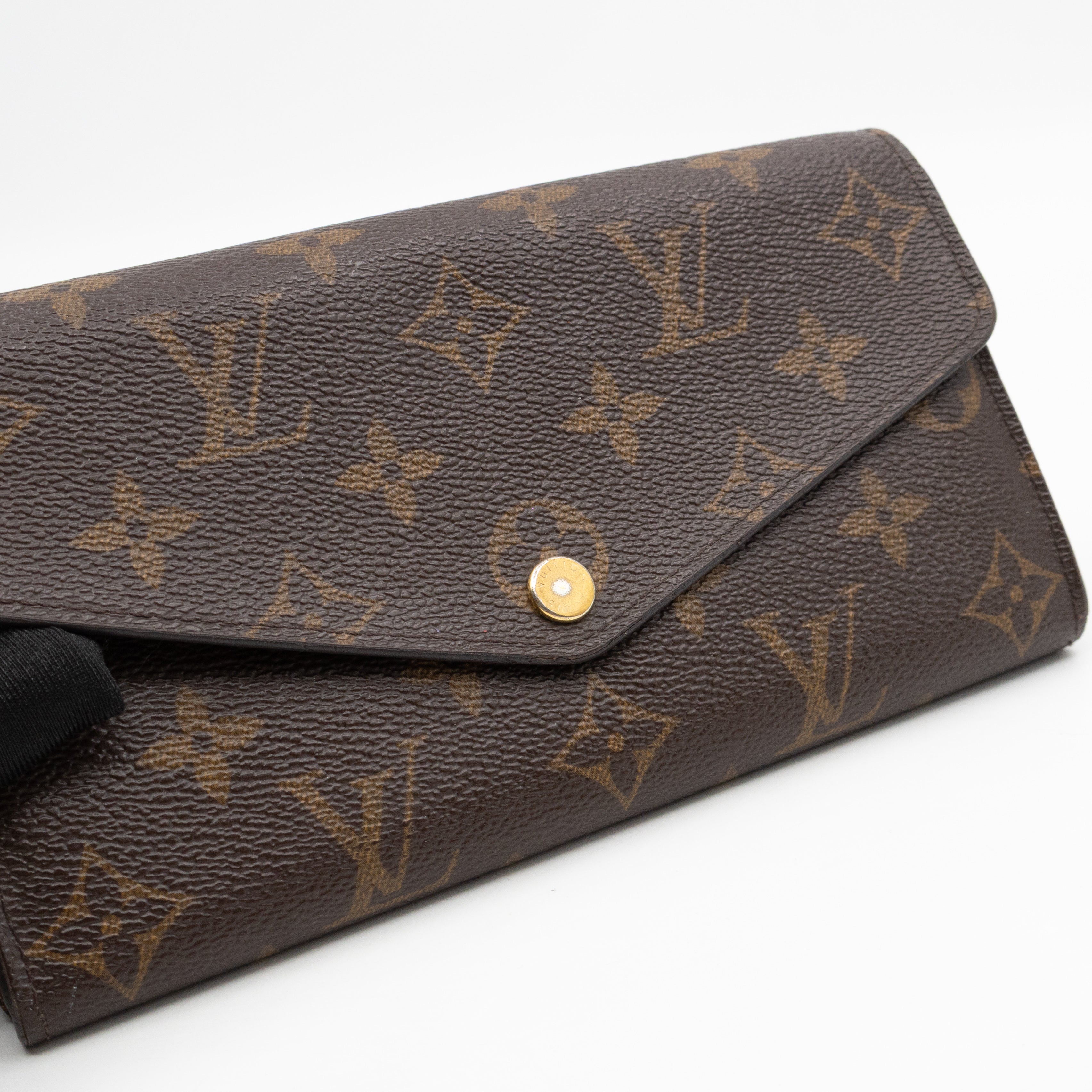 Sarah Wallet Monogram