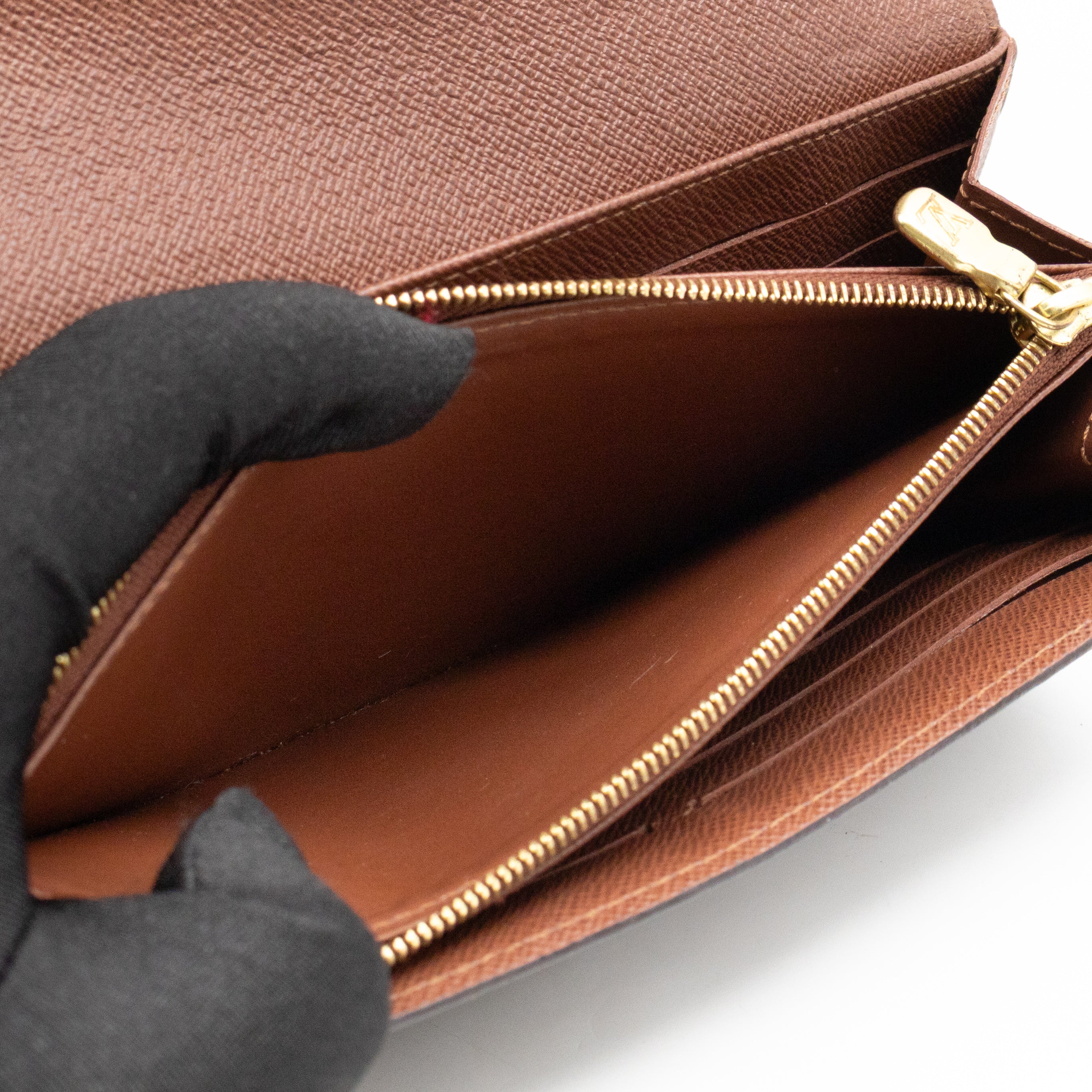 Sarah Wallet Monogram