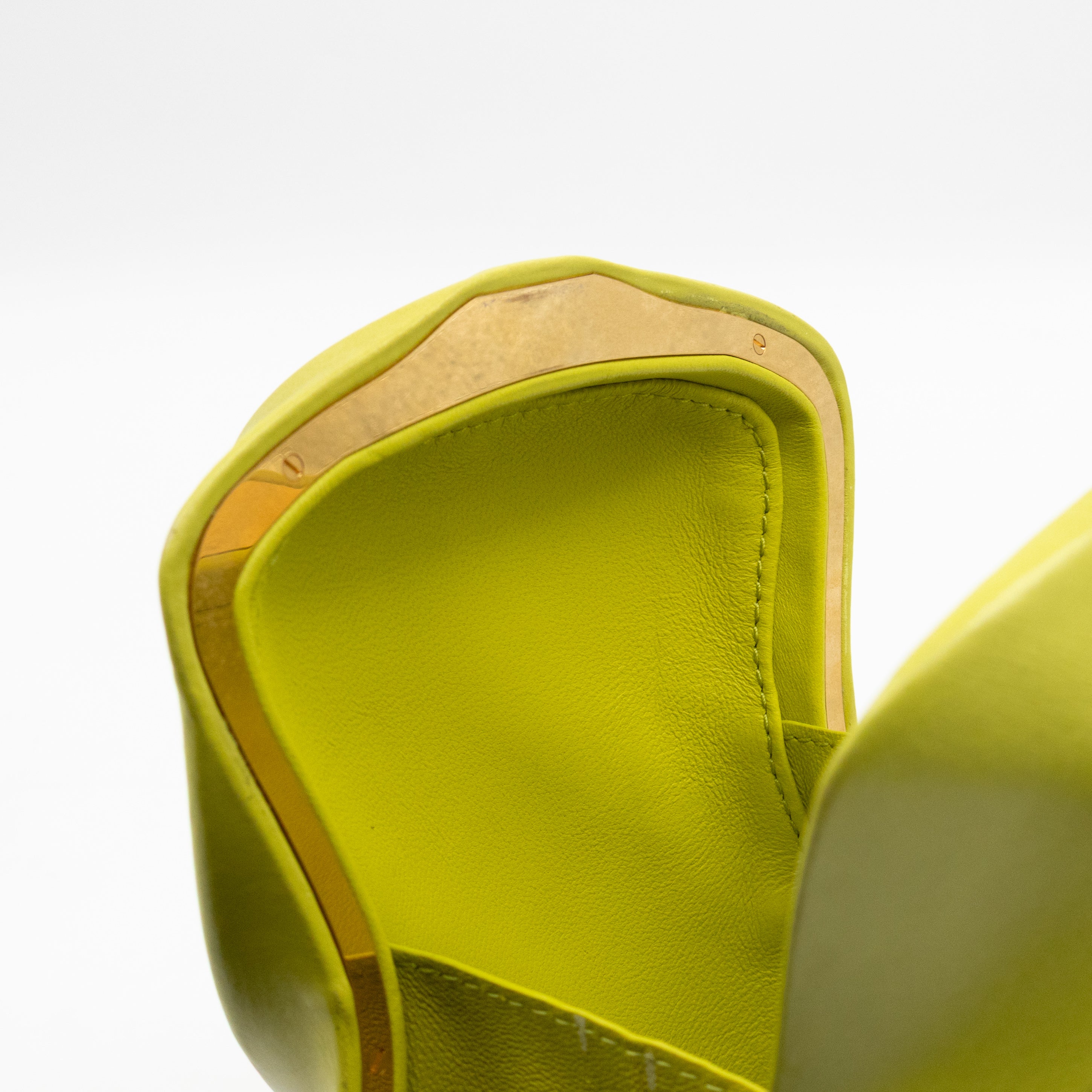 Whirl Spiral Clutch Kiwi Leather