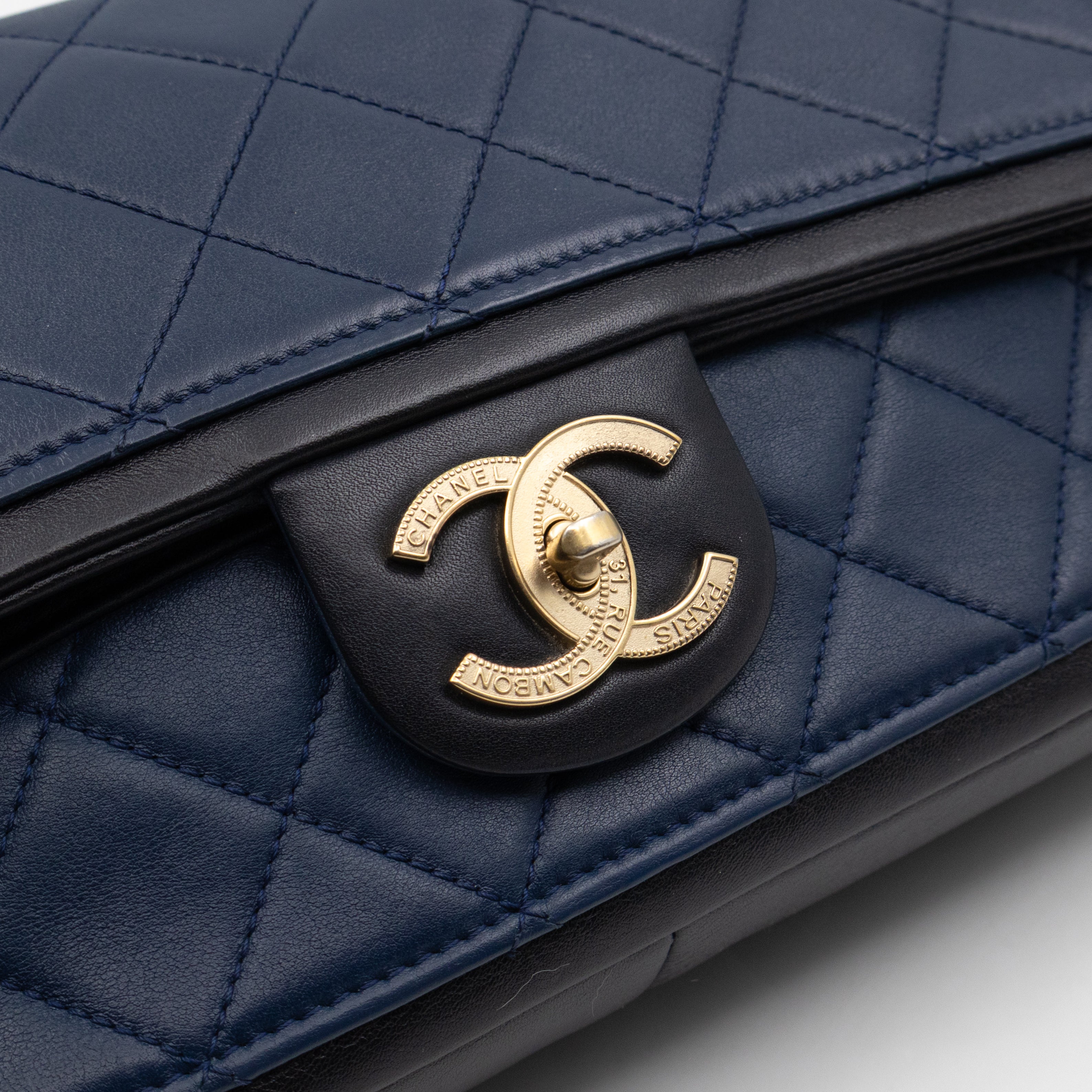 Graphic Medium Flap Bag Blue & Black Leather