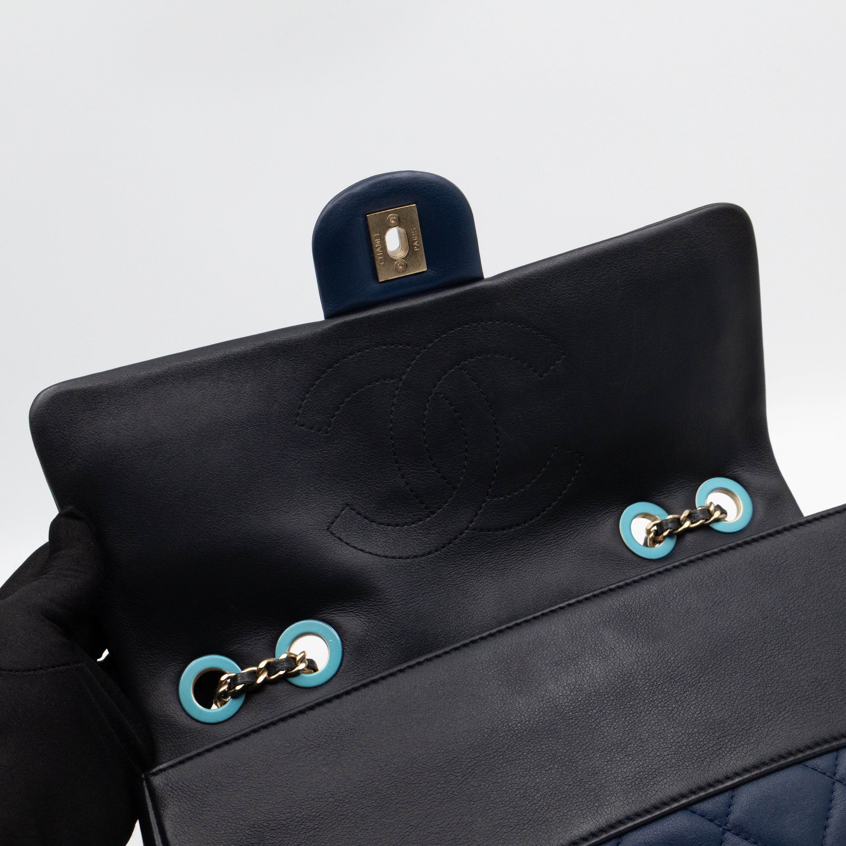 Graphic Medium Flap Bag Blue & Black Leather