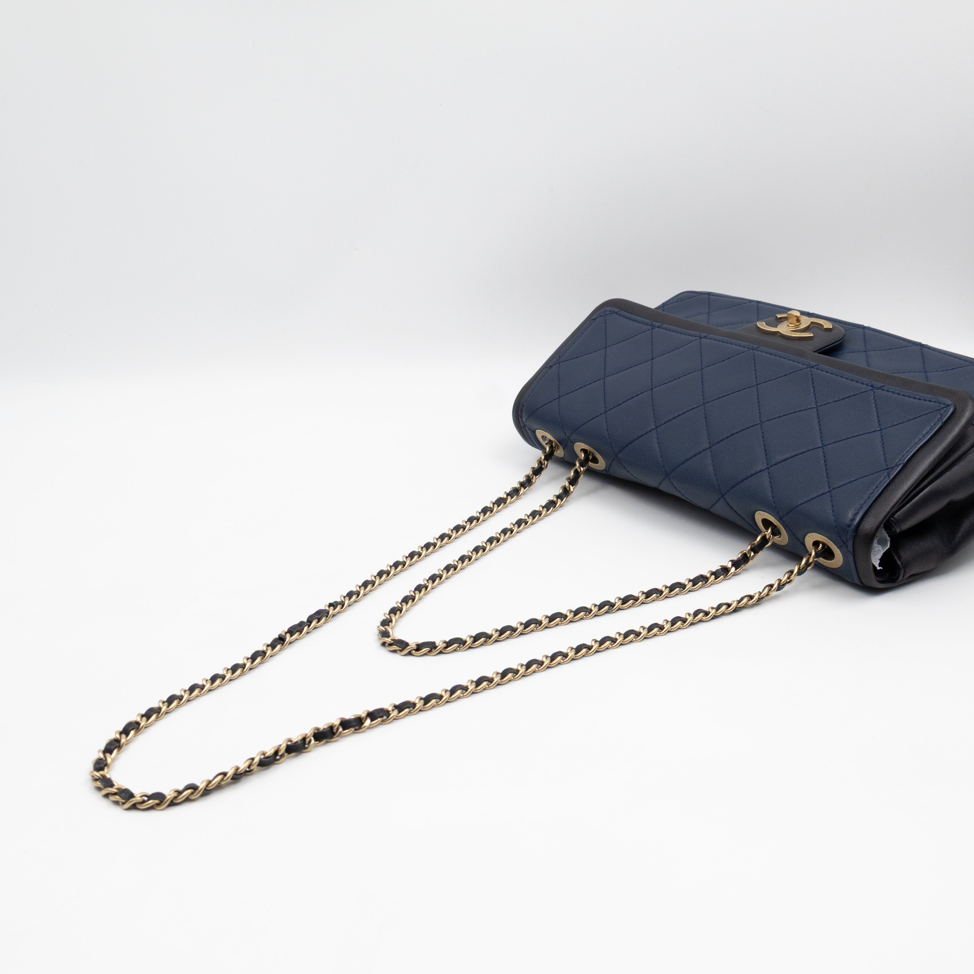 Graphic Medium Flap Bag Blue & Black Leather