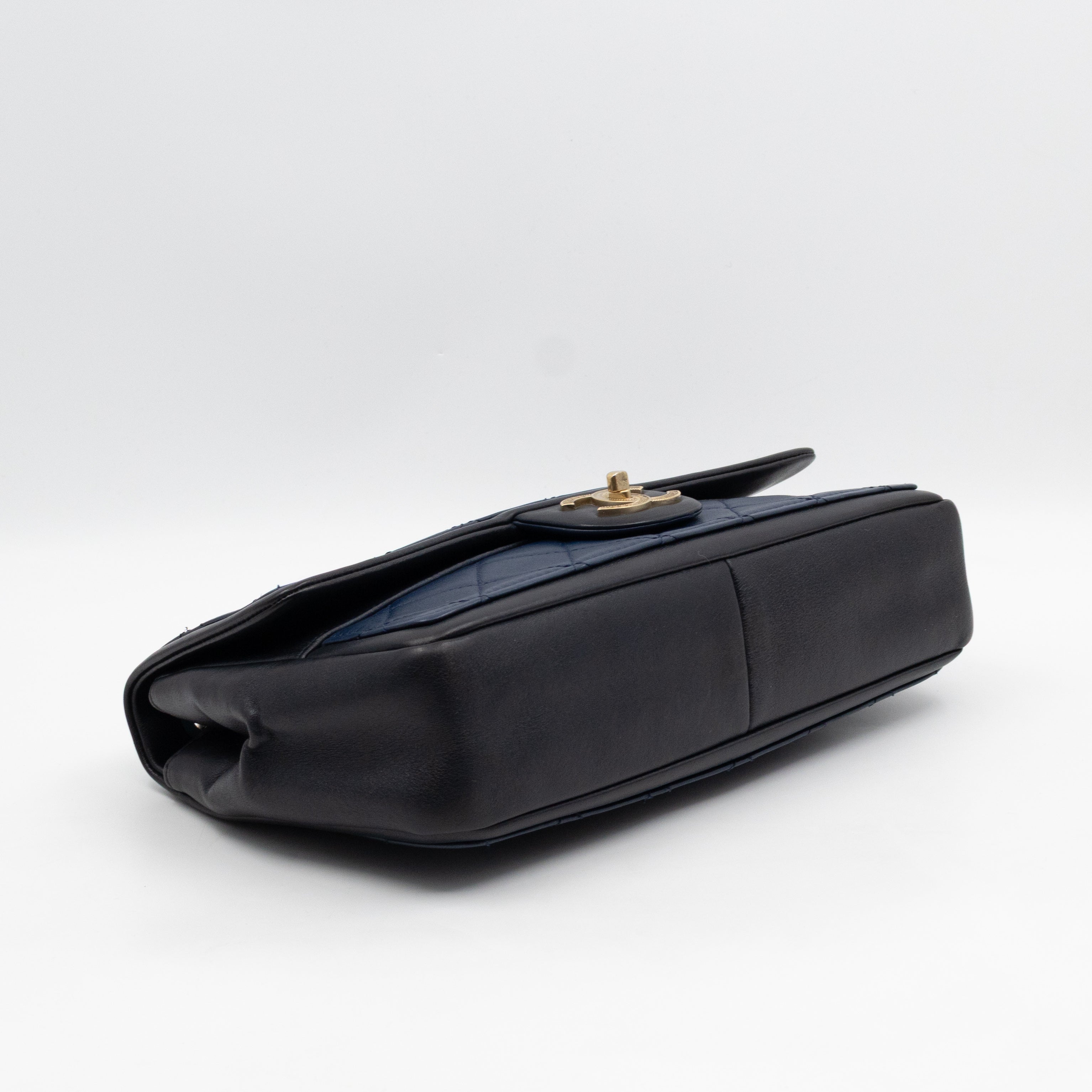 Graphic Medium Flap Bag Blue & Black Leather