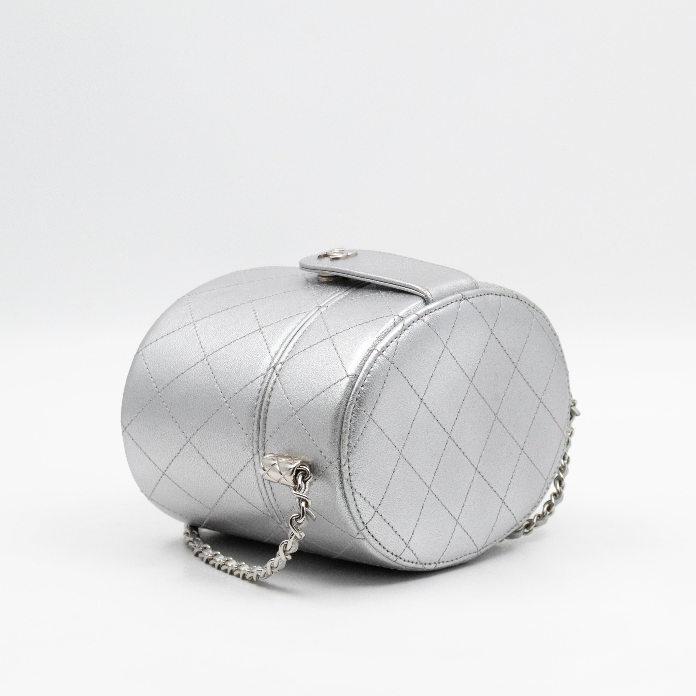 Vanity On CC With Chain Silver Leather