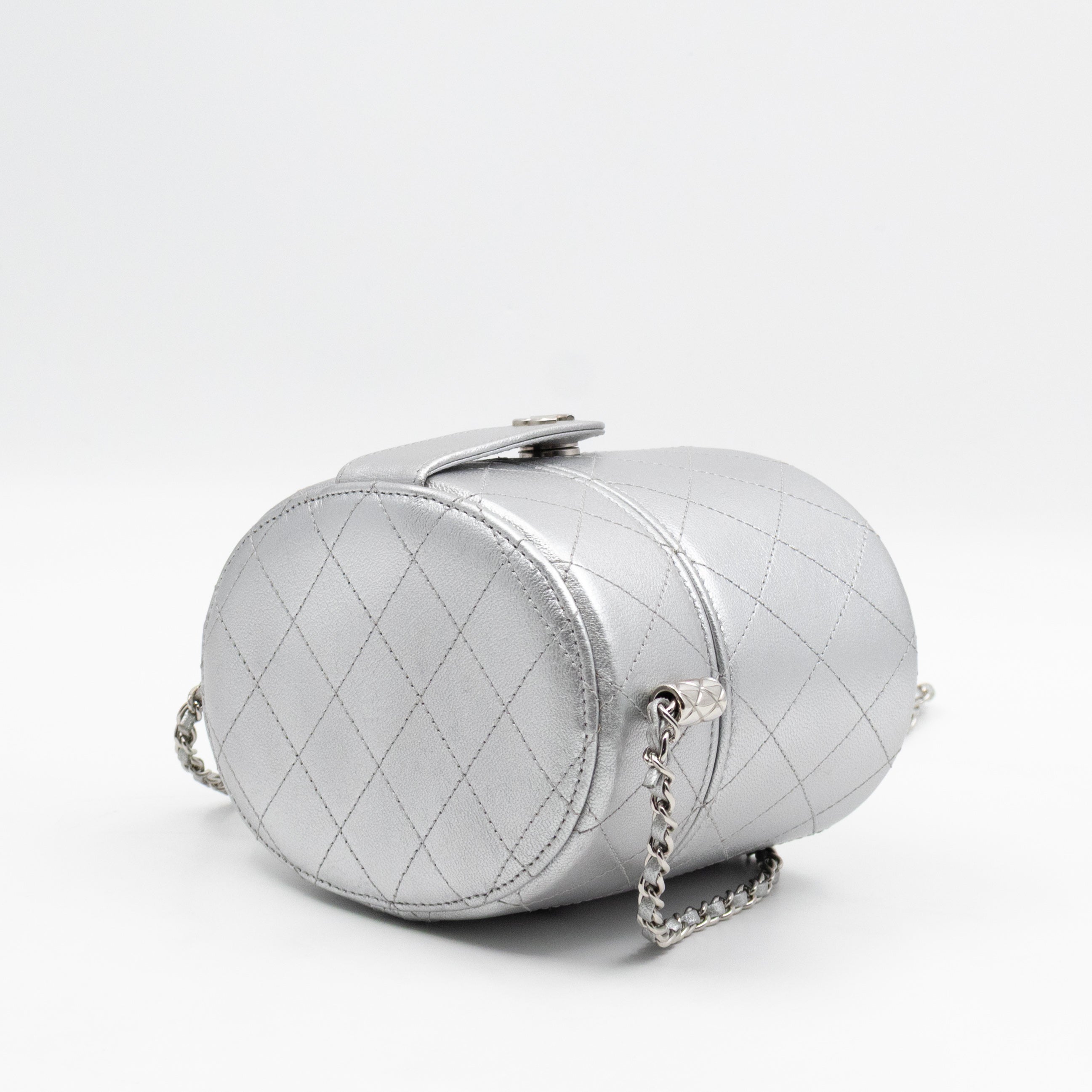 Vanity On CC With Chain Silver Leather