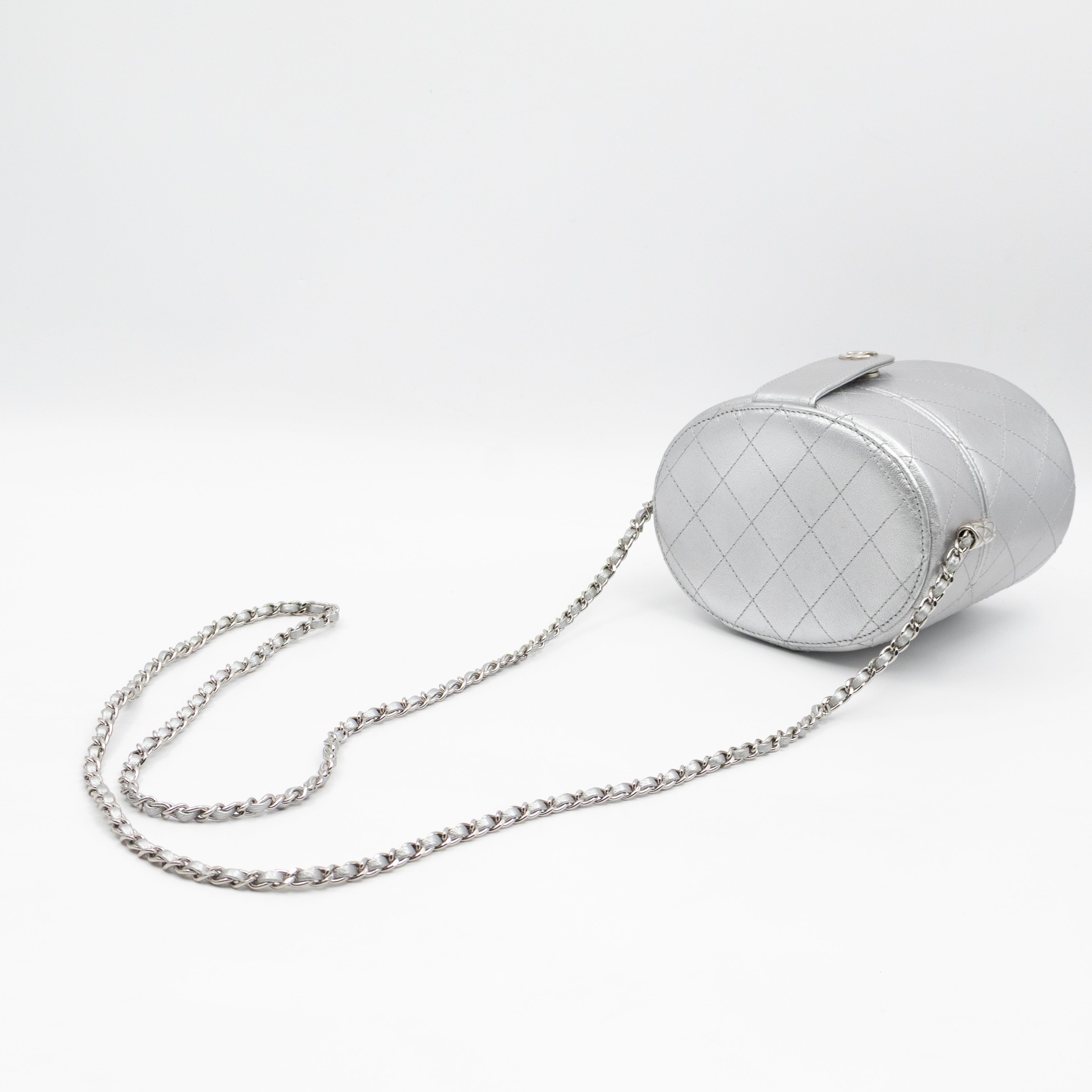 Vanity On CC With Chain Silver Leather