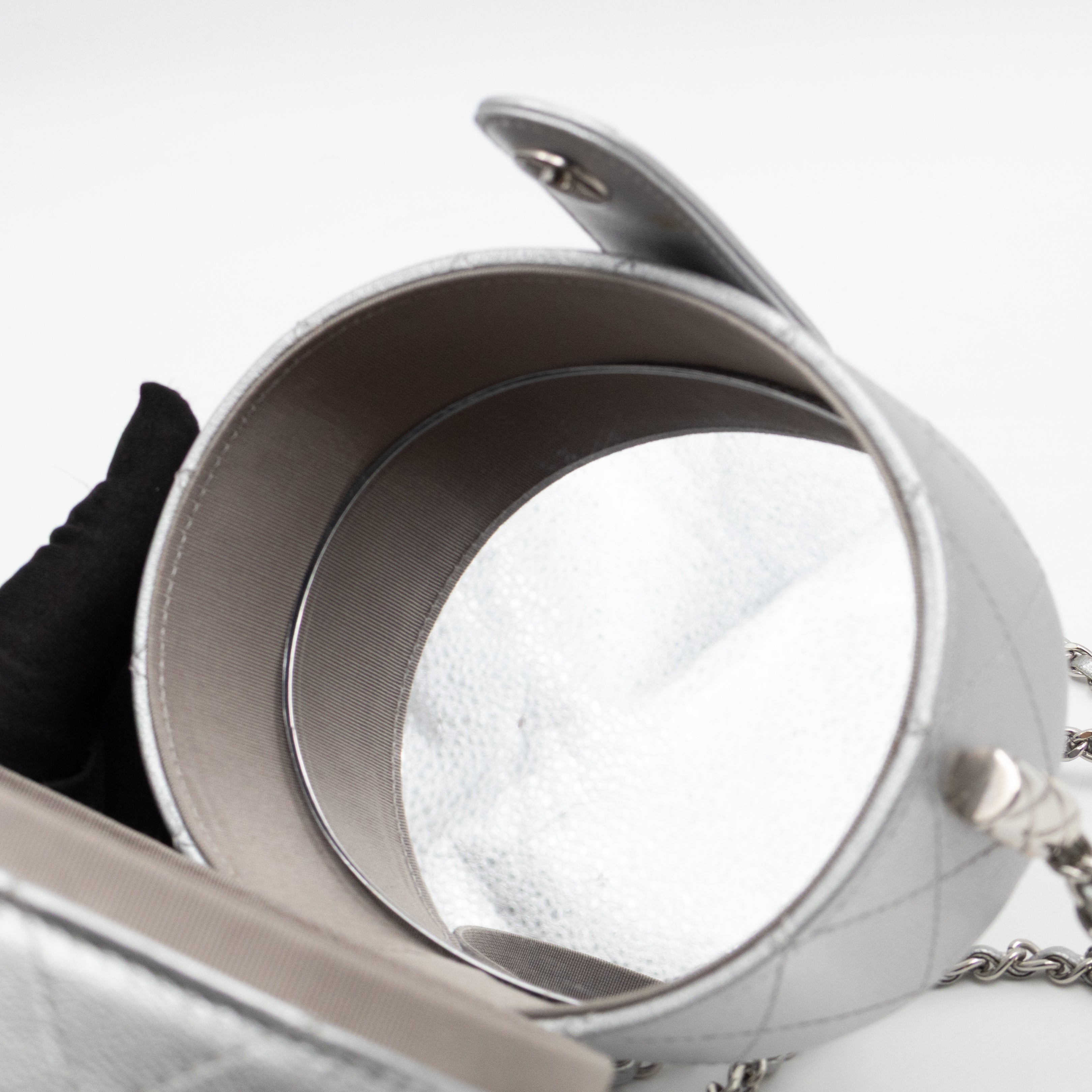 Vanity On CC With Chain Silver Leather