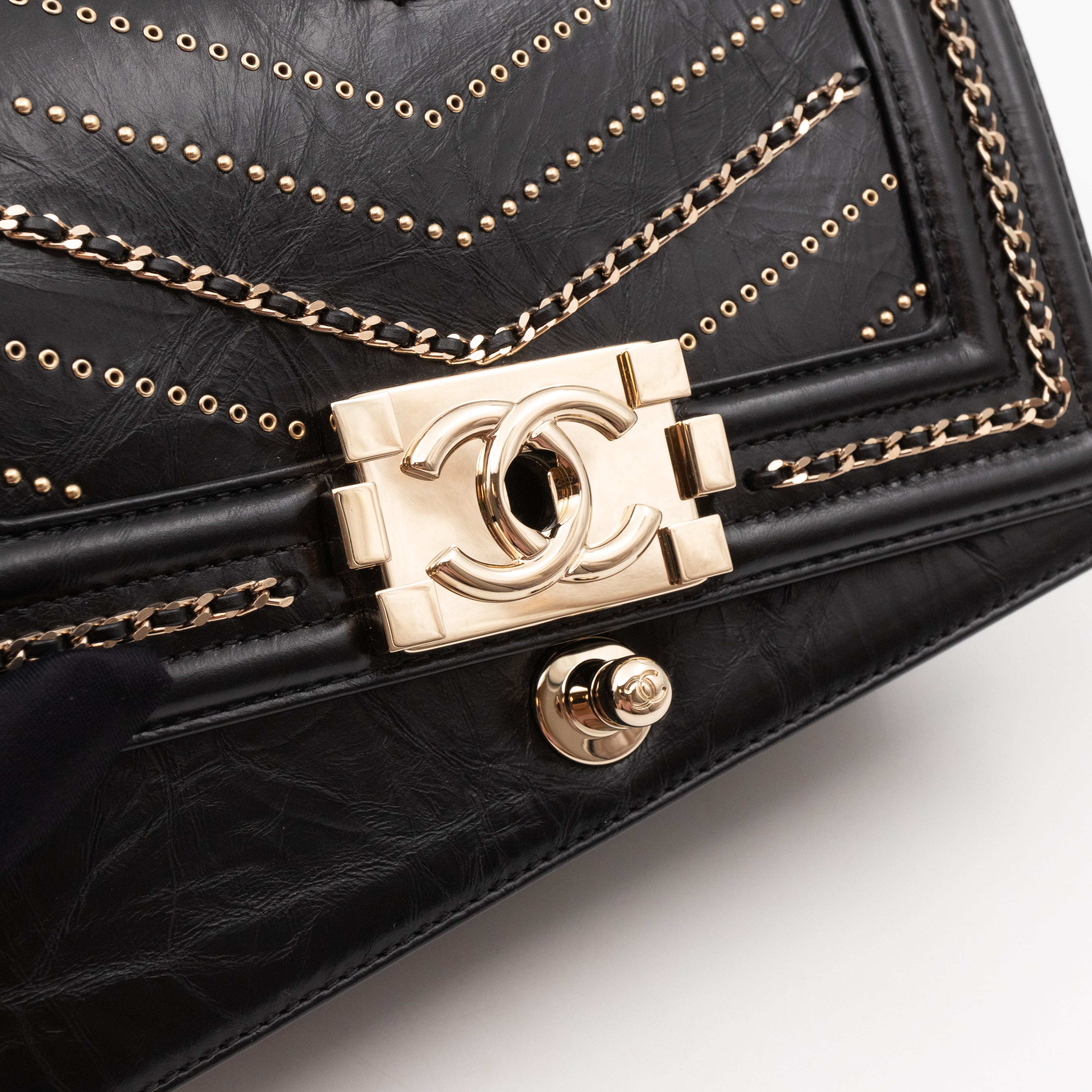 Boy Bag Small Chevron Chains Black Crumpled Calfskin