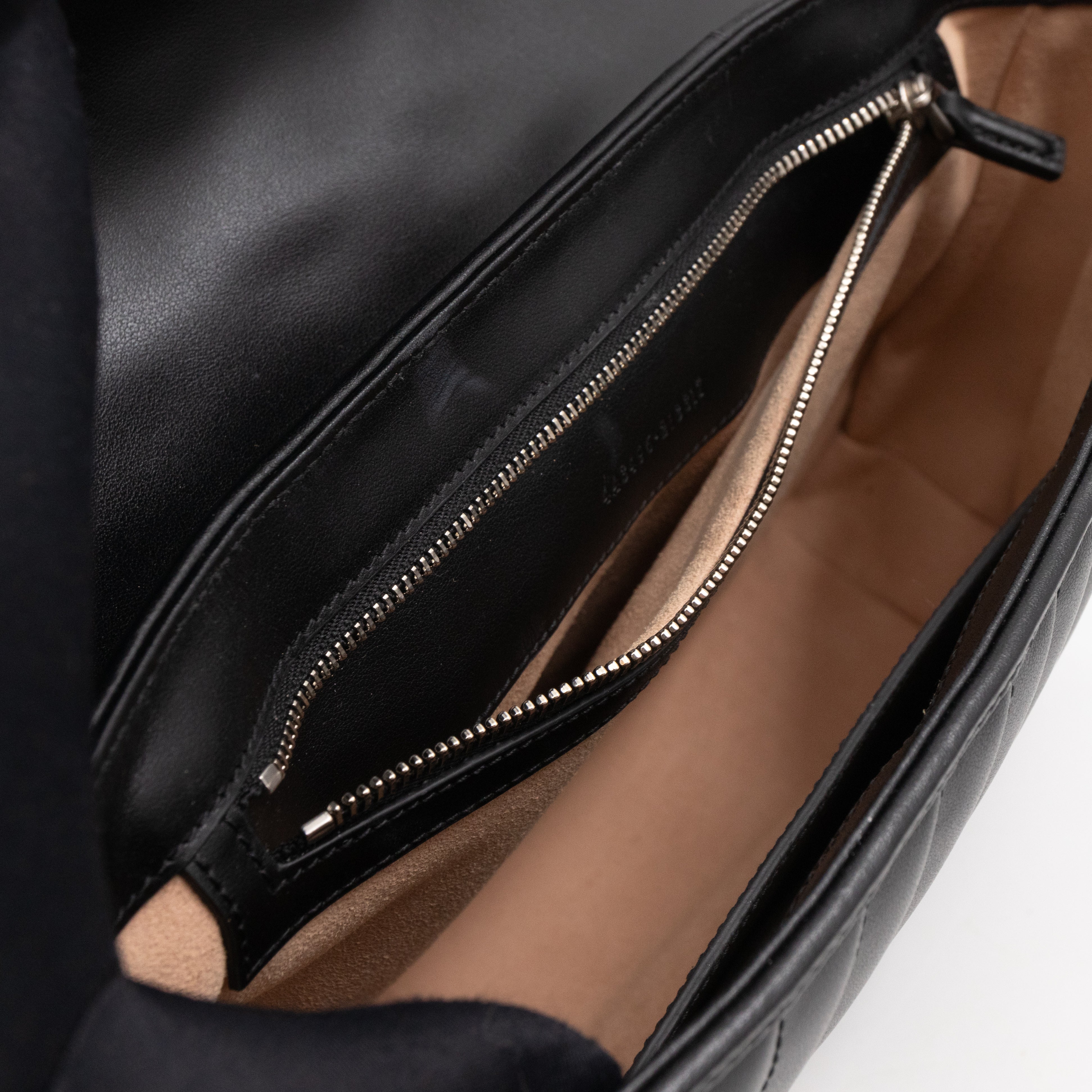 GG Marmont Flap Bag Medium Black Leather