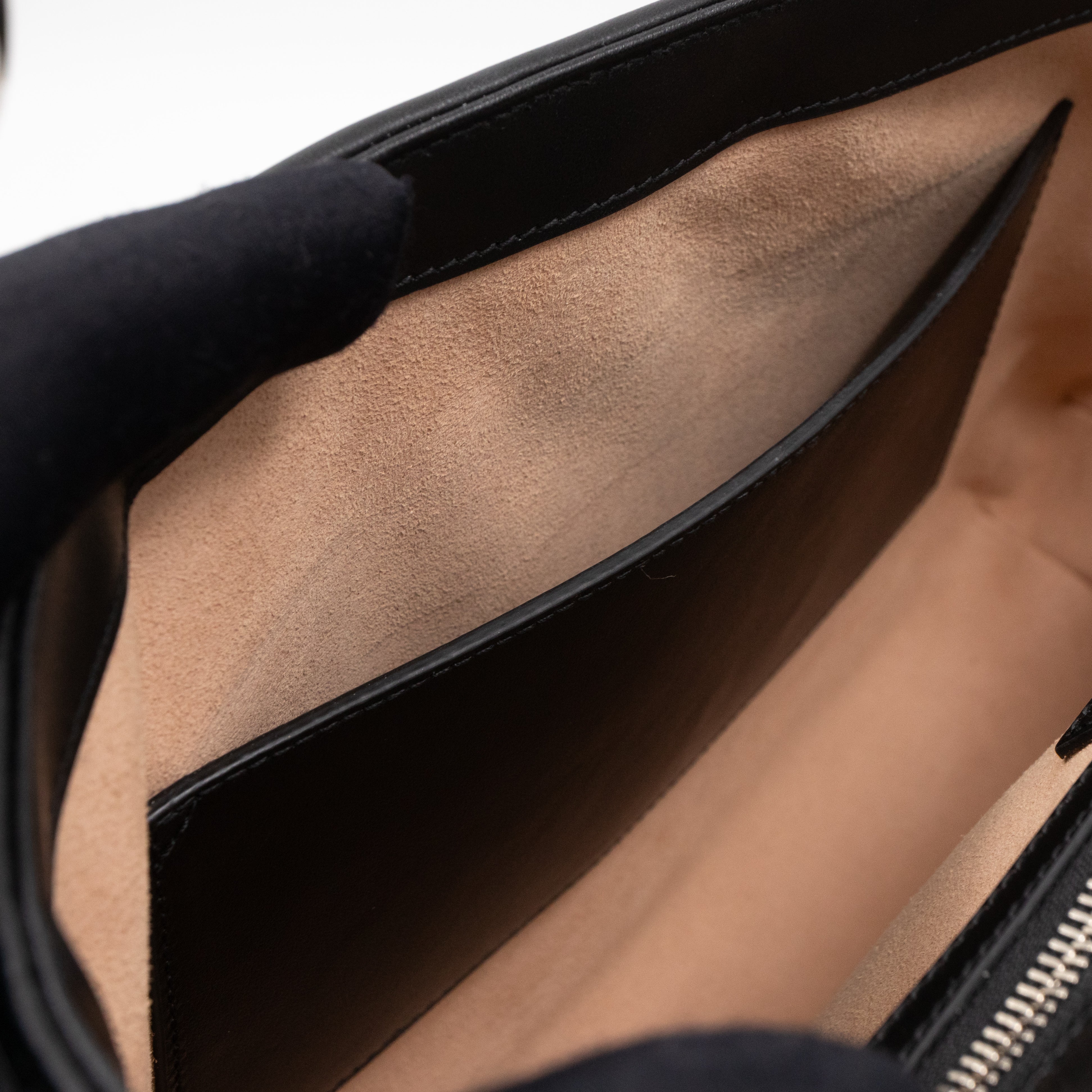 GG Marmont Flap Bag Medium Black Leather