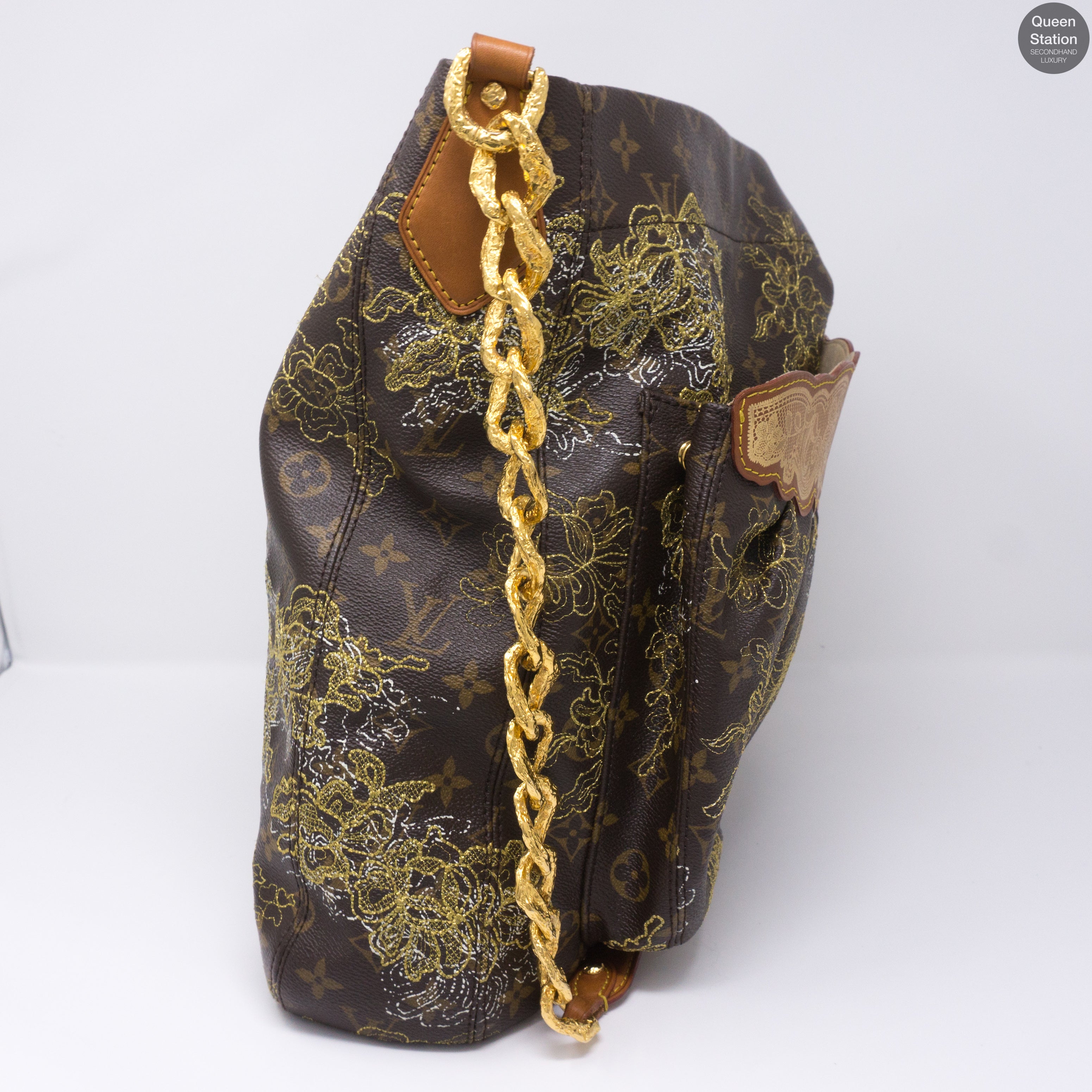 Dentelle Fersen Gold Monogram