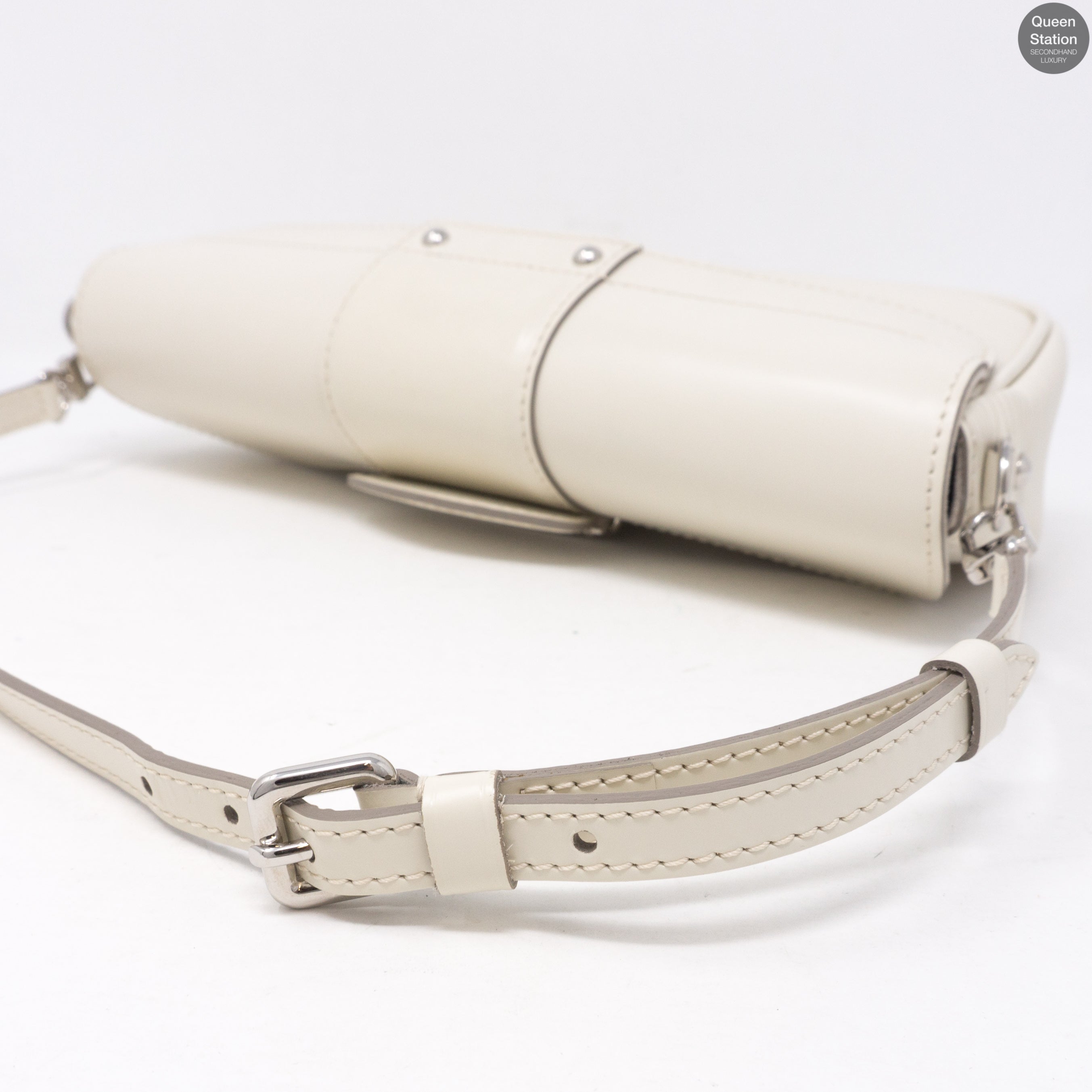 Montaigne Pochette White Epi