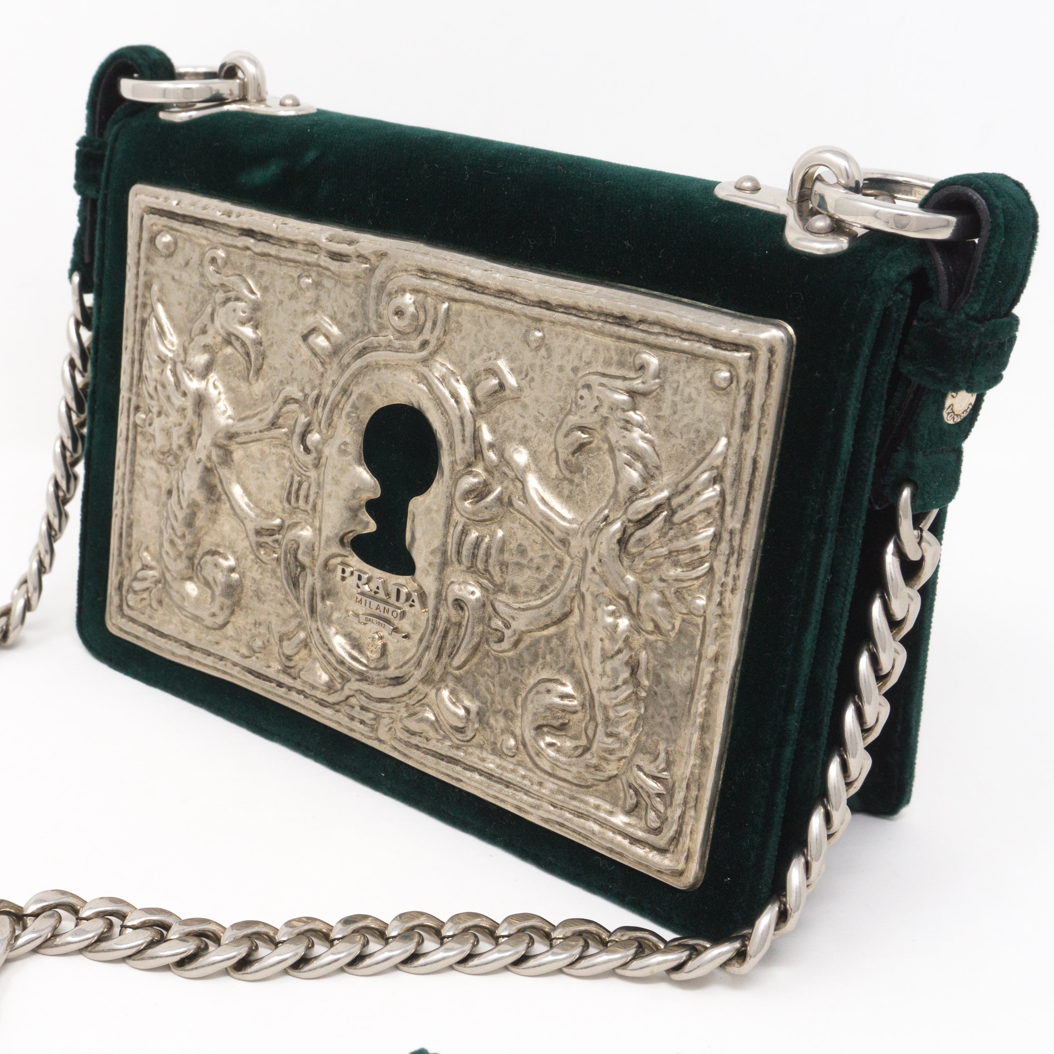 Cahier Small Lock Trunk Green Velvet