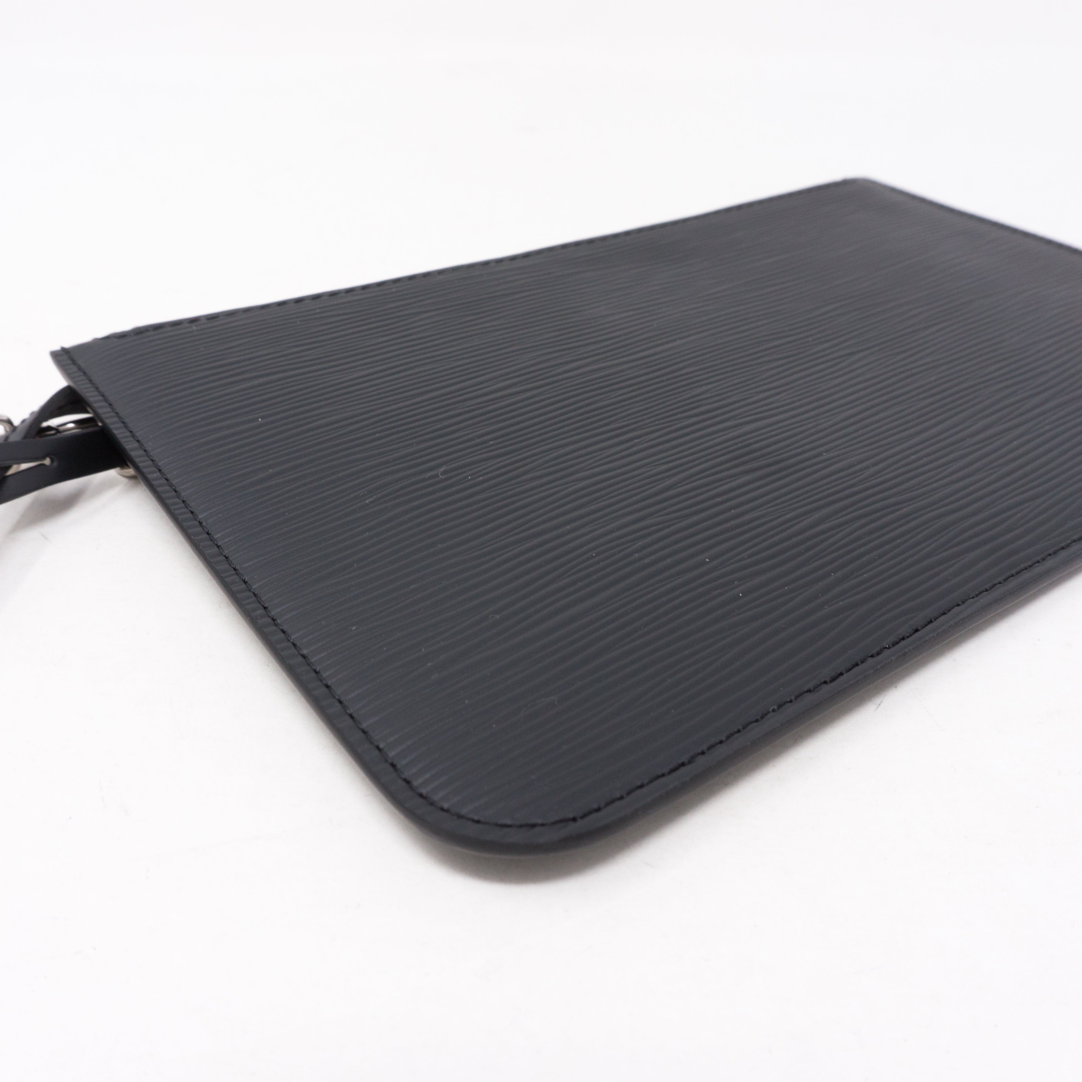 Neverfull Pochette Epi Leather Black