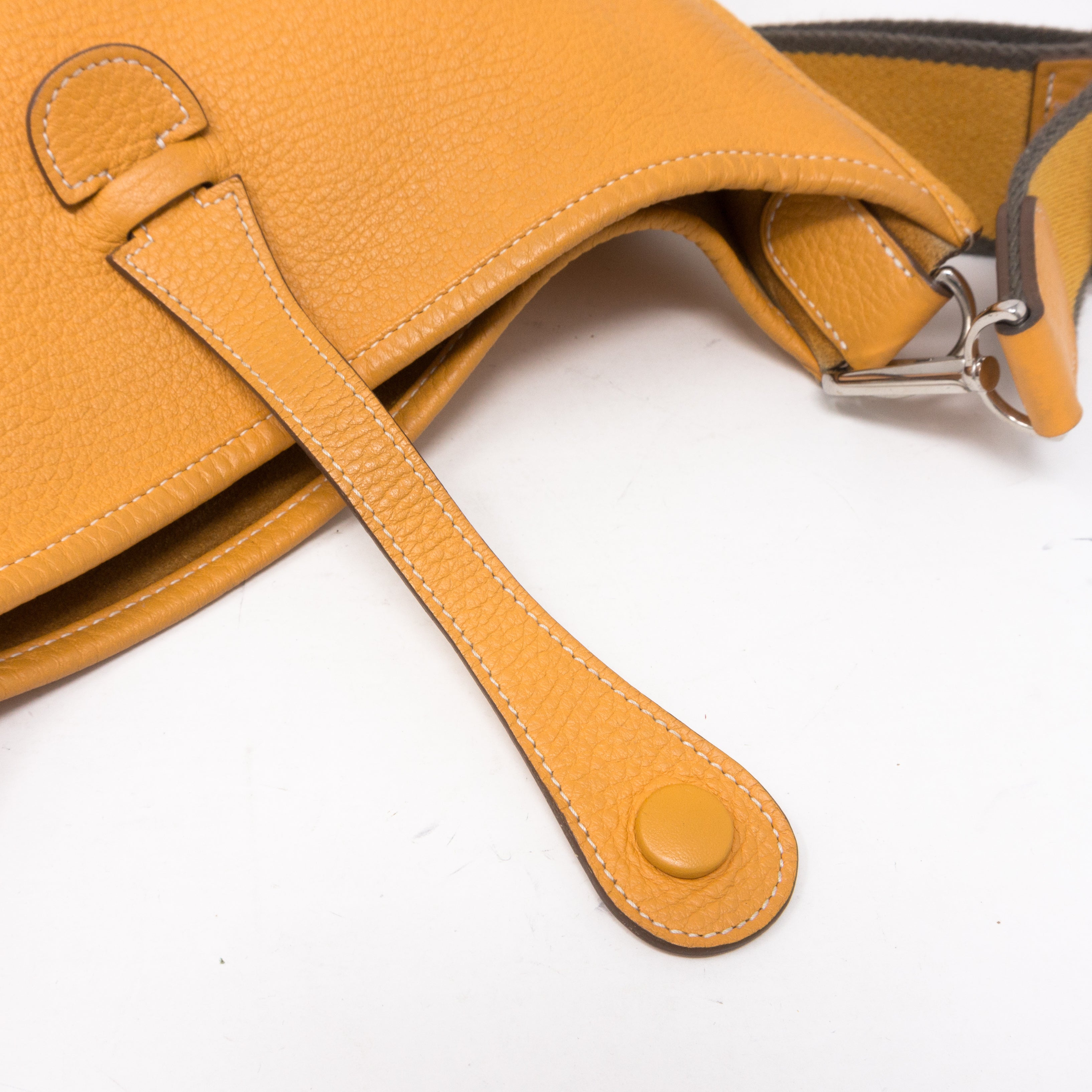 Evelyne III 29 Mustard Yellow
