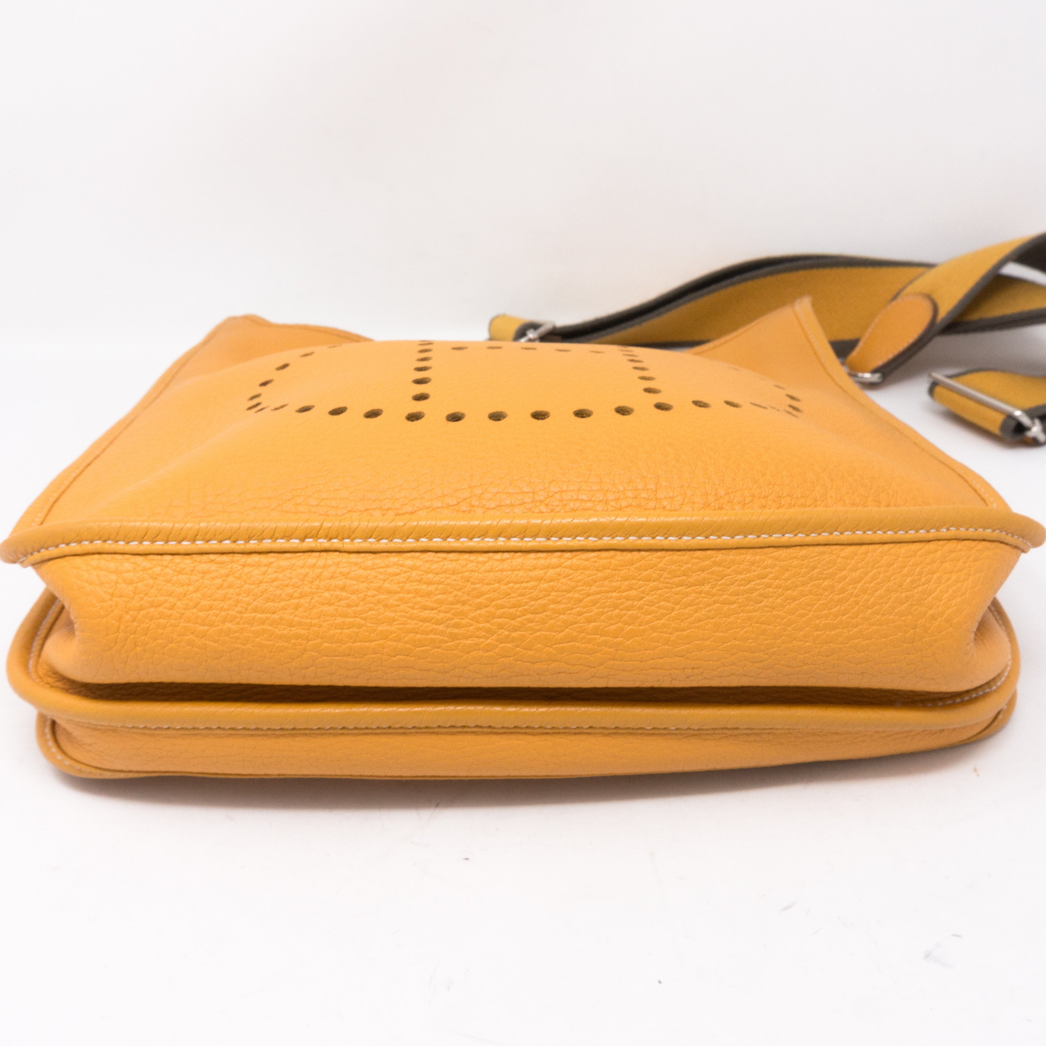 Evelyne III 29 Mustard Yellow