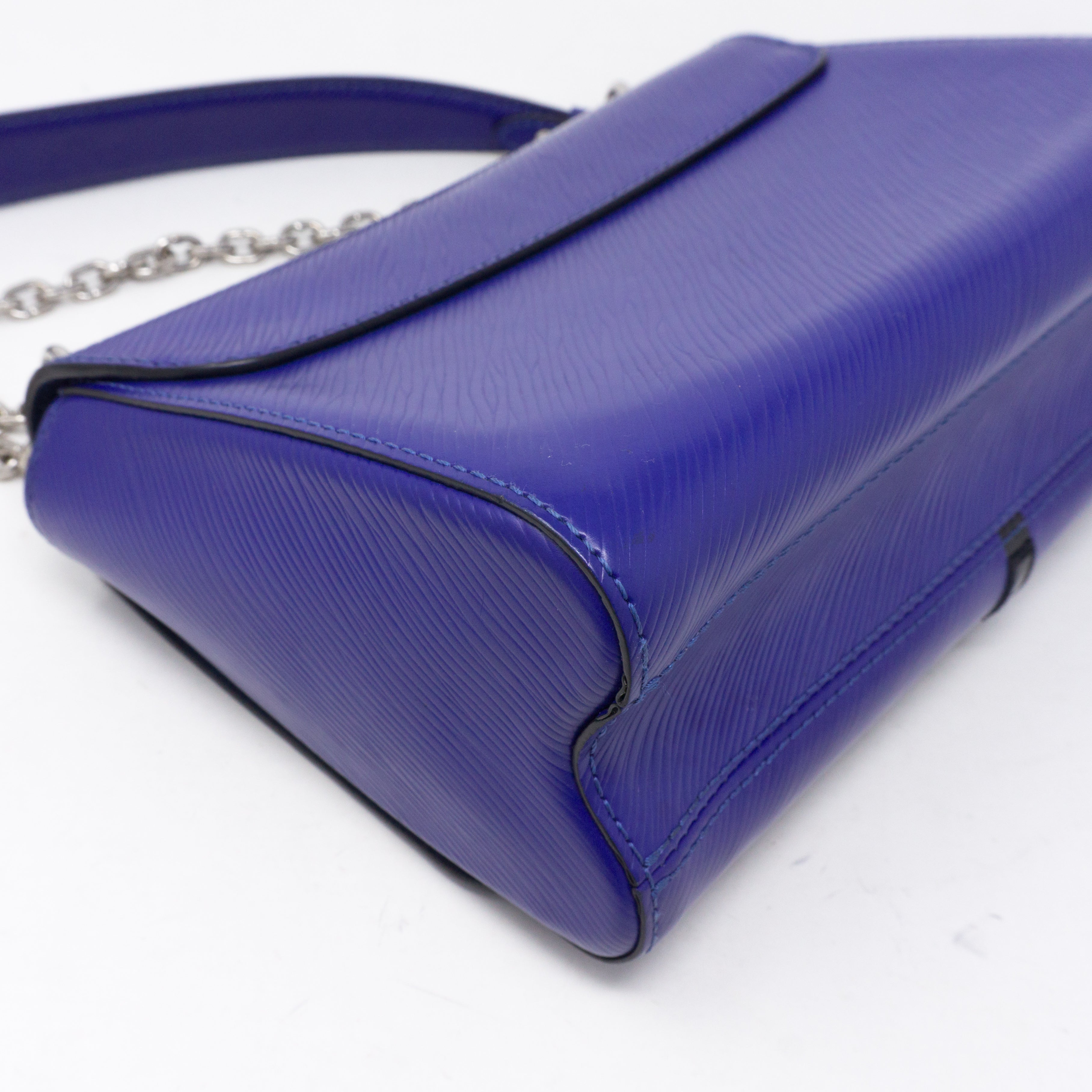 Twist MM Flamingo Blue Epi Leather