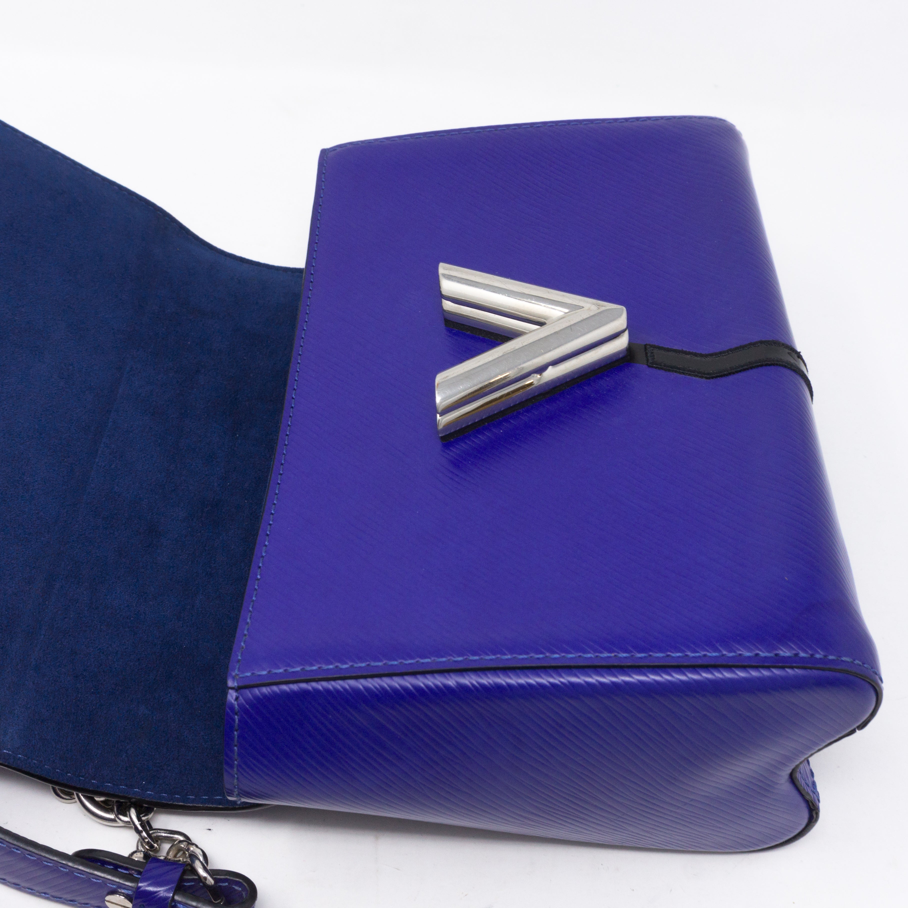 Twist MM Flamingo Blue Epi Leather