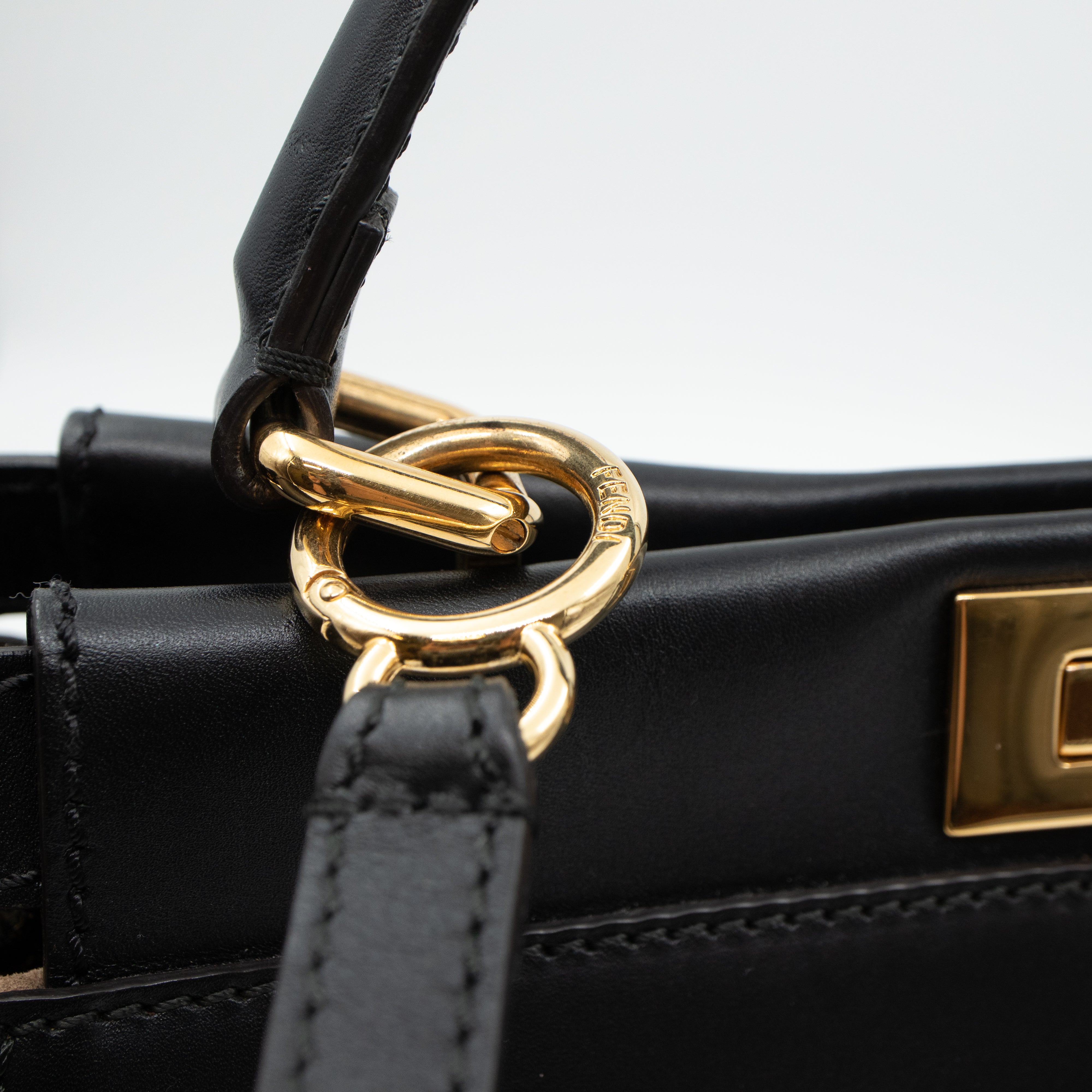 Peekaboo Iconic Medium Black Leather