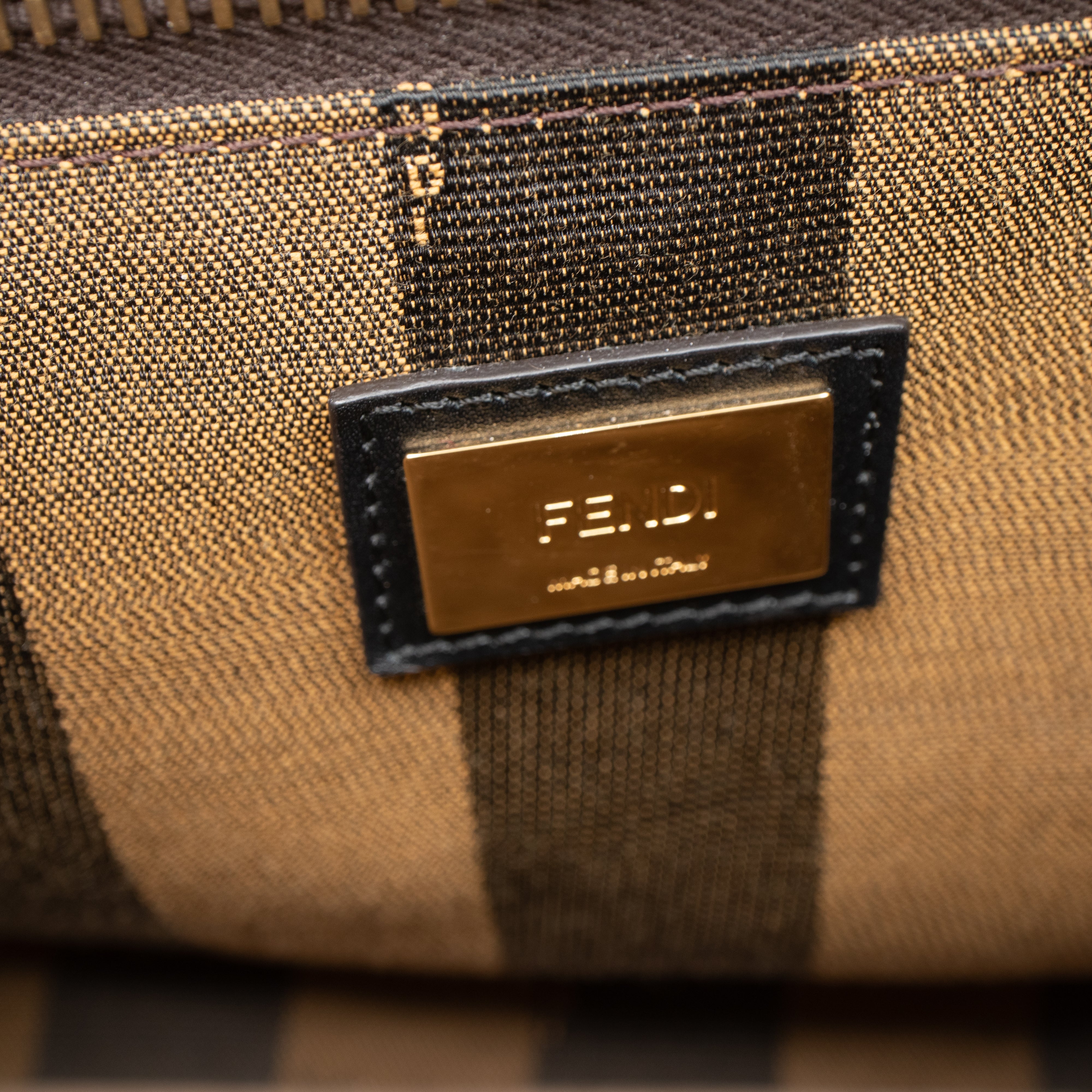 Peekaboo Iconic Medium Black Leather