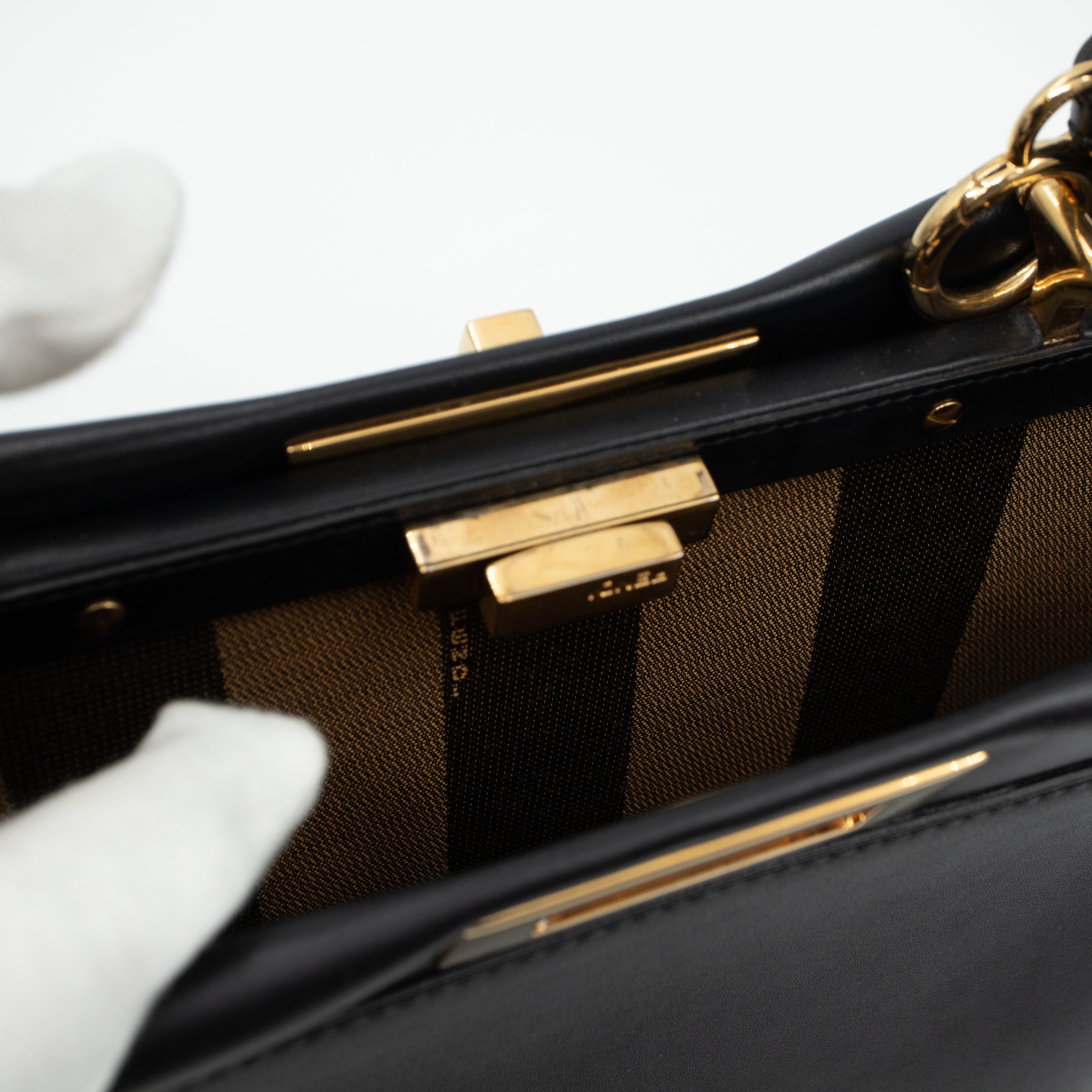 Peekaboo Iconic Medium Black Leather