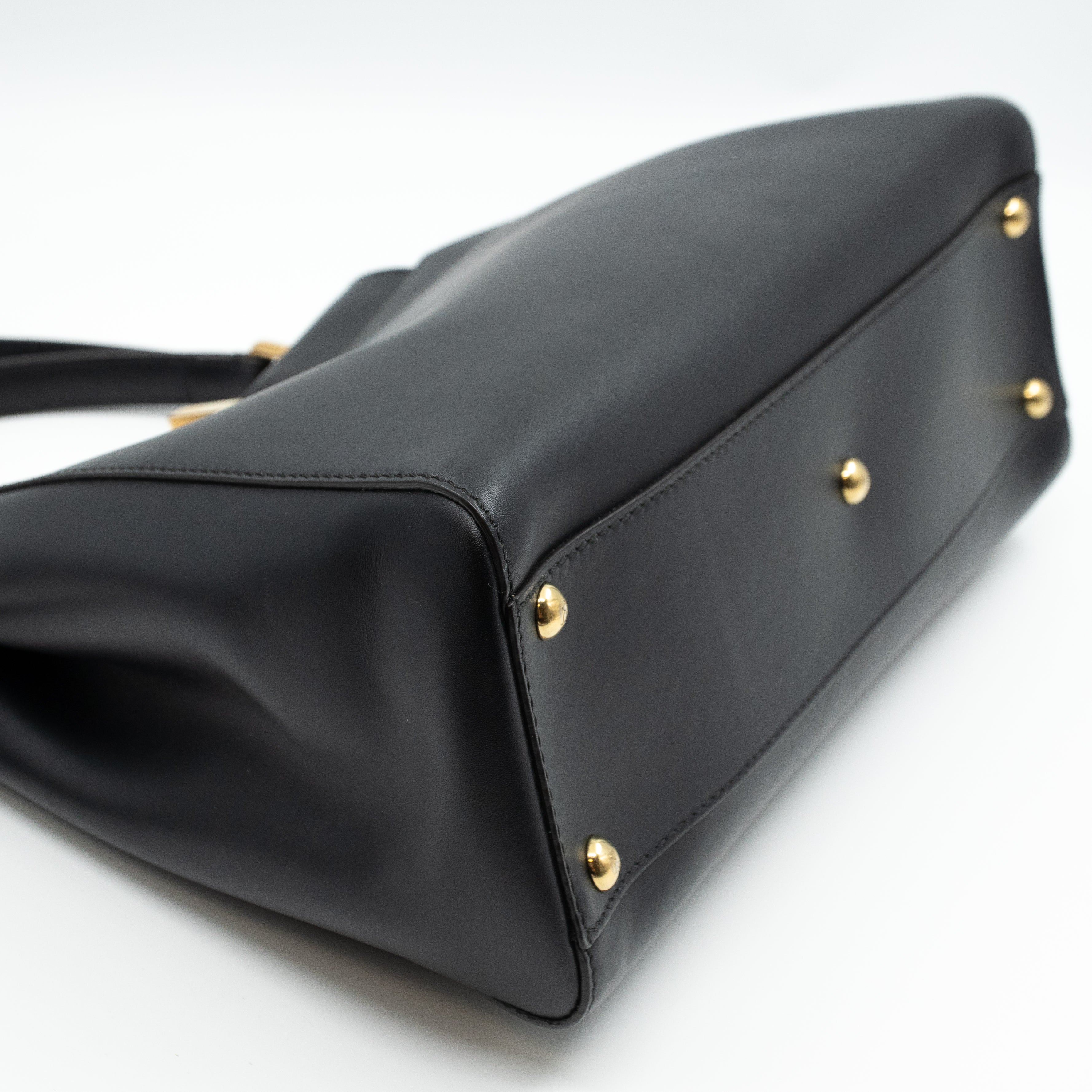 Peekaboo Iconic Medium Black Leather