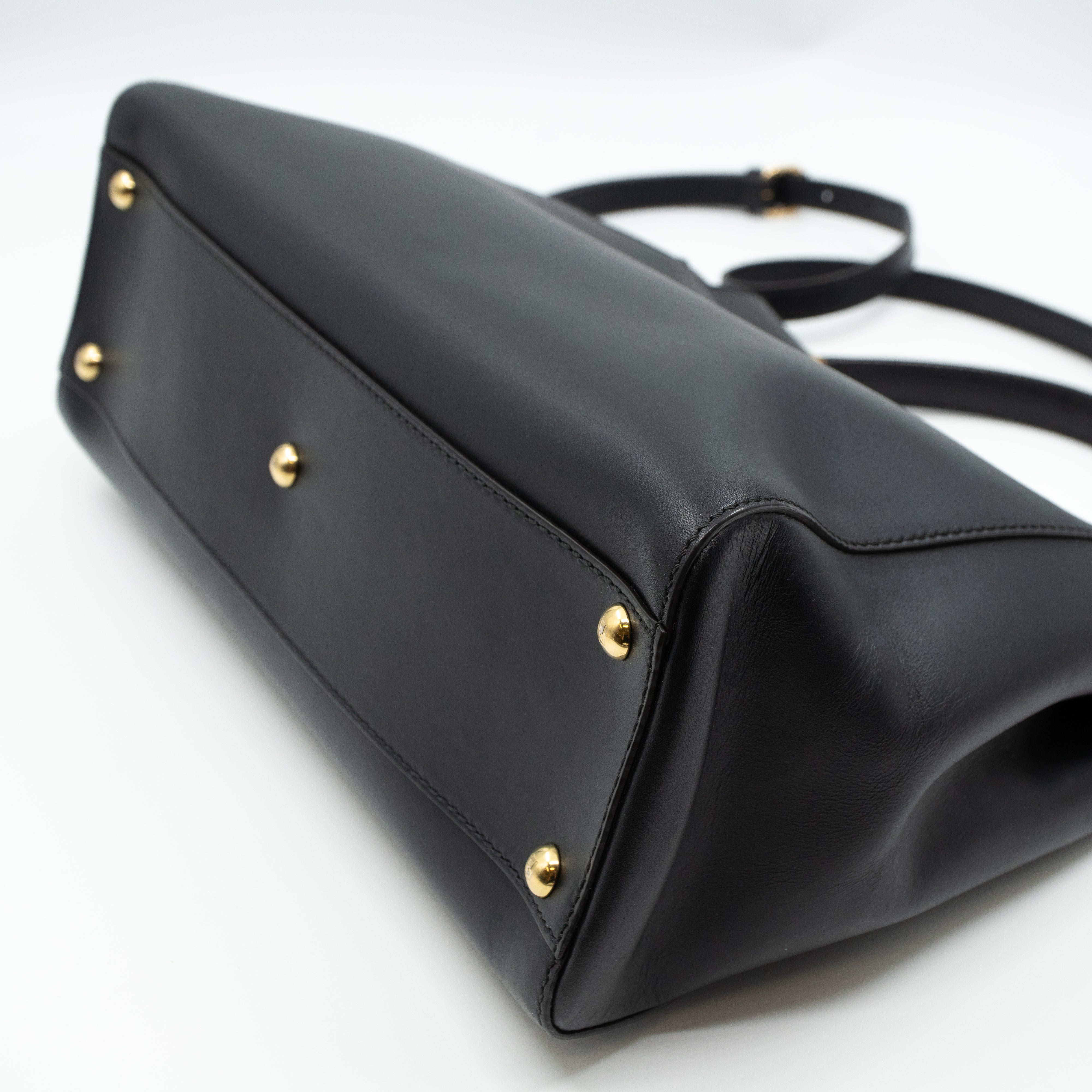 Peekaboo Iconic Medium Black Leather
