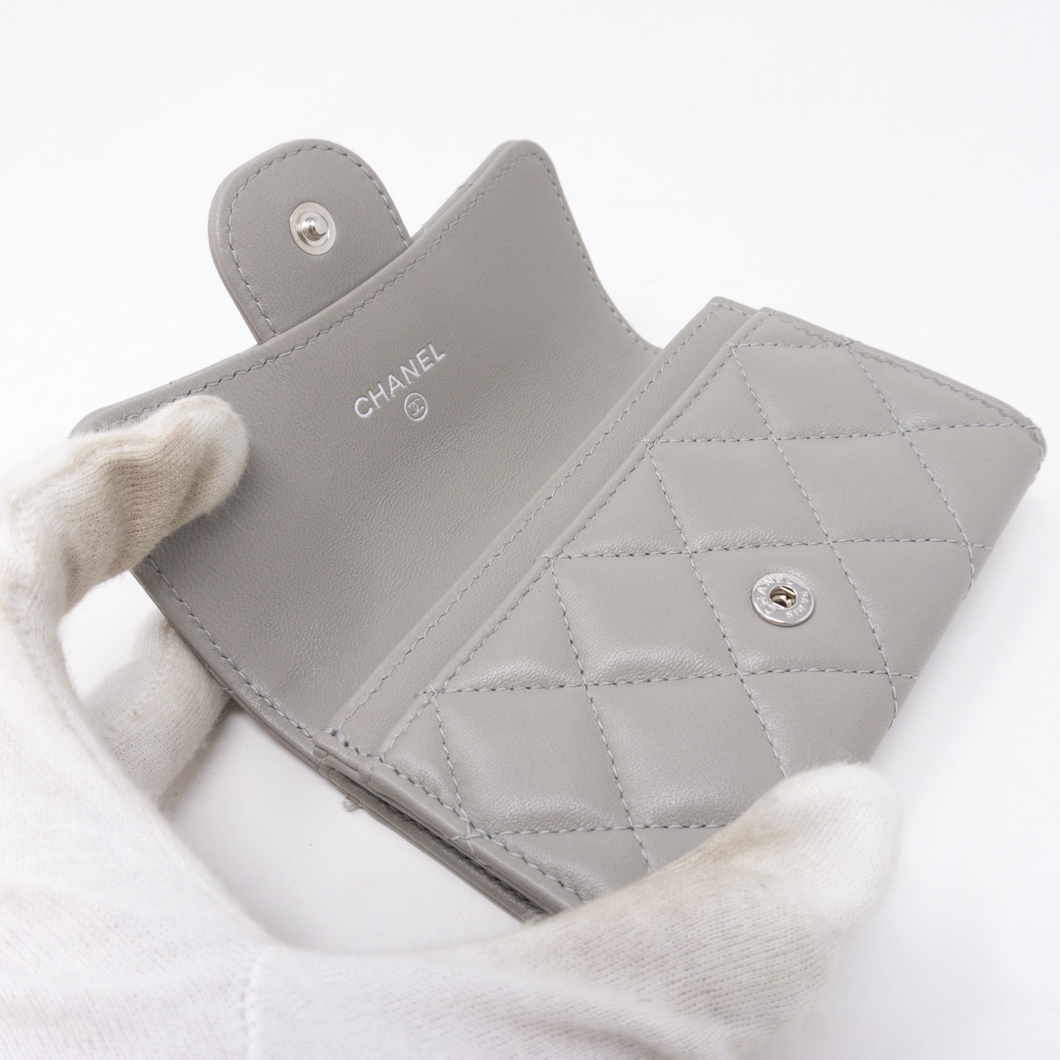 Classic Flap Card Case Gray Lambskin