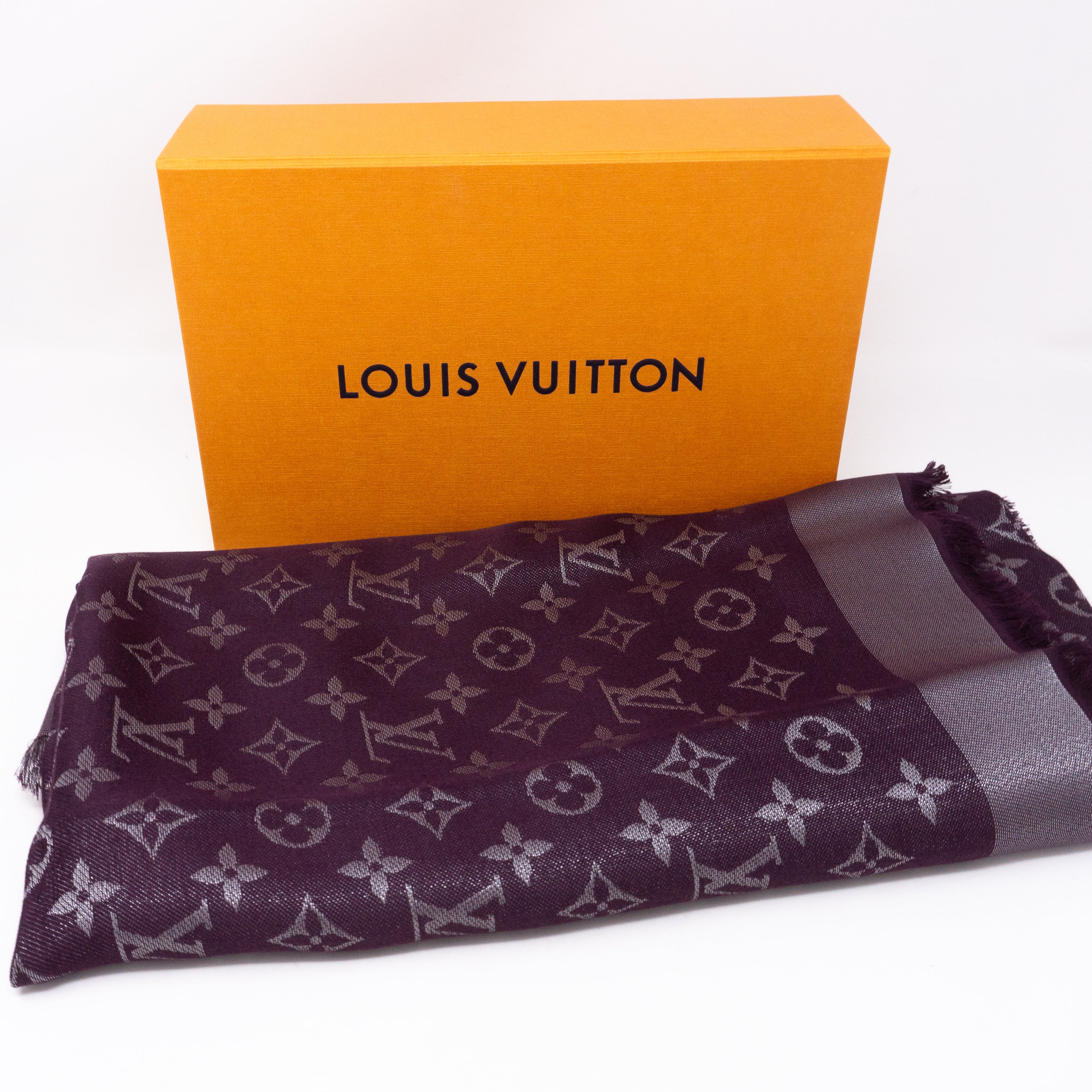 Louis Vuitton – Monogram Shine Shawl Anthracite – Queen Station