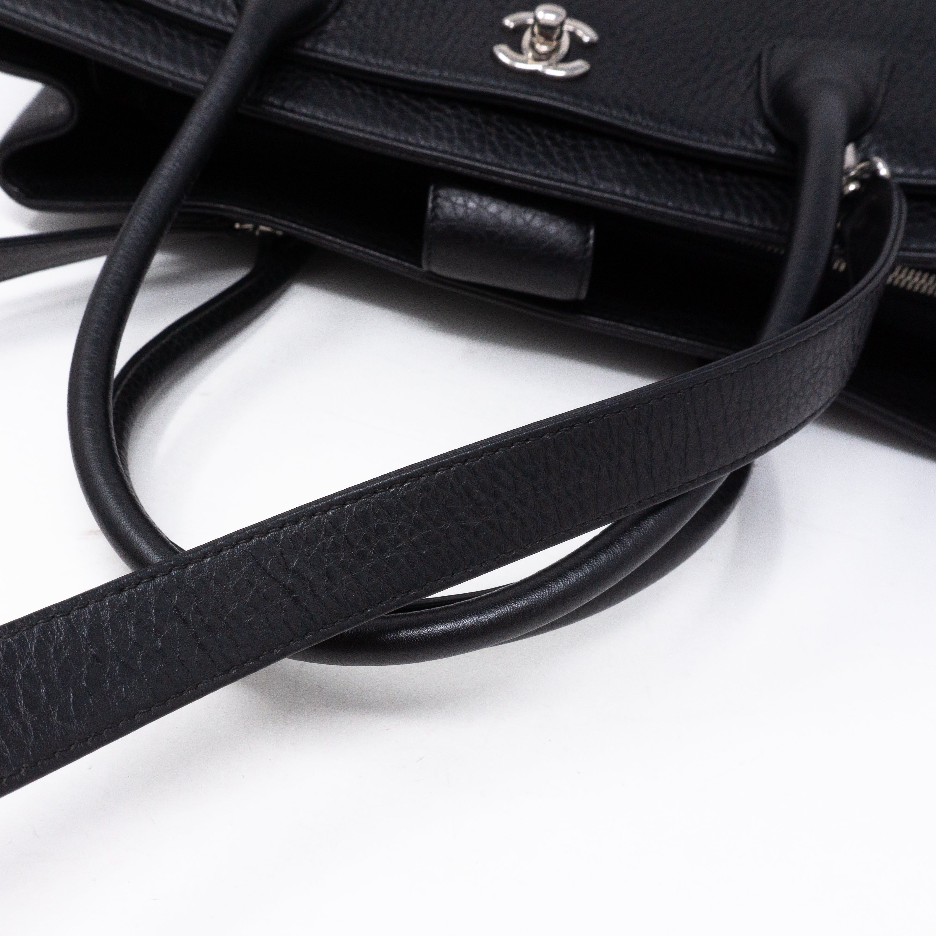 Executive Cerf Tote Black Leather Silver