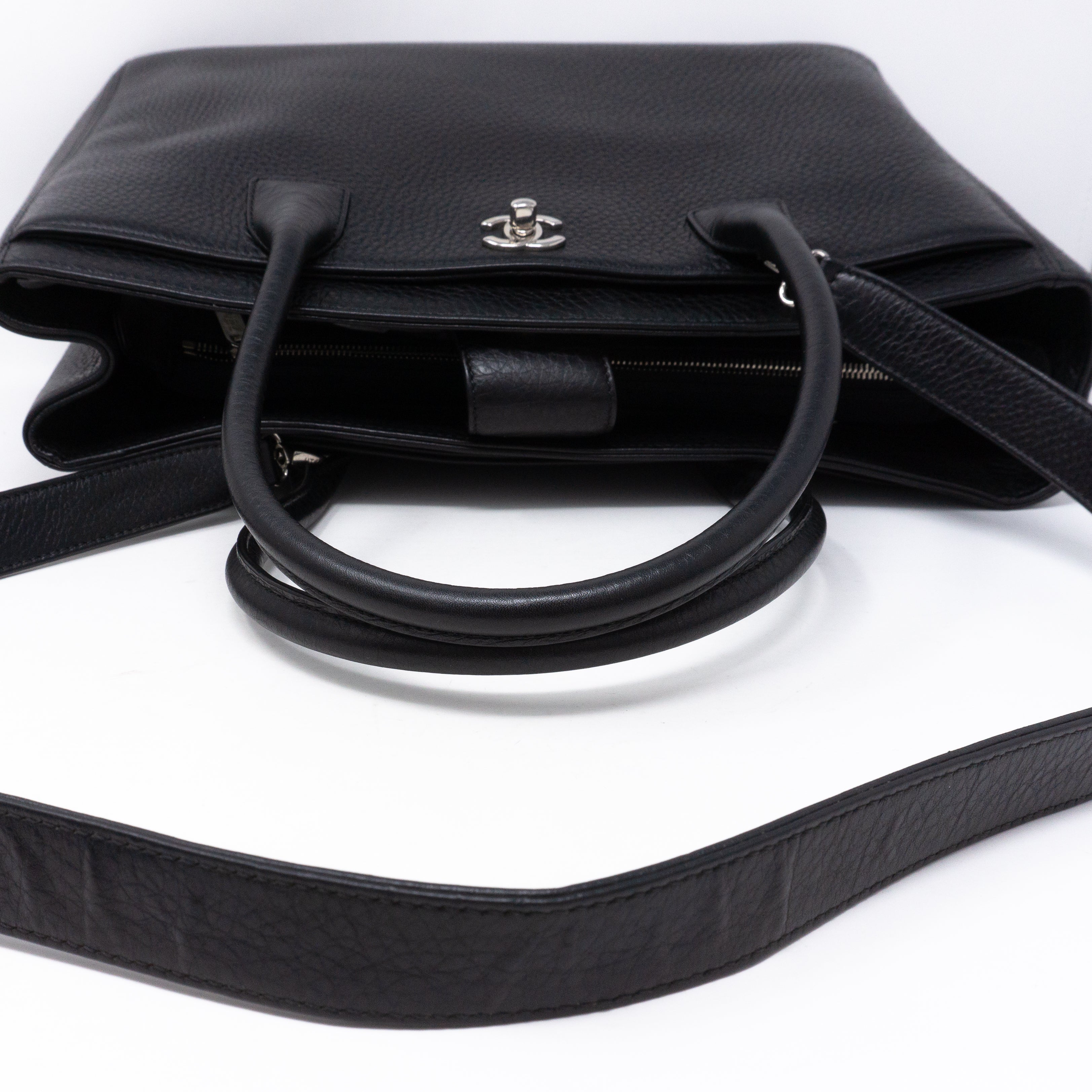 Executive Cerf Tote Black Leather Silver