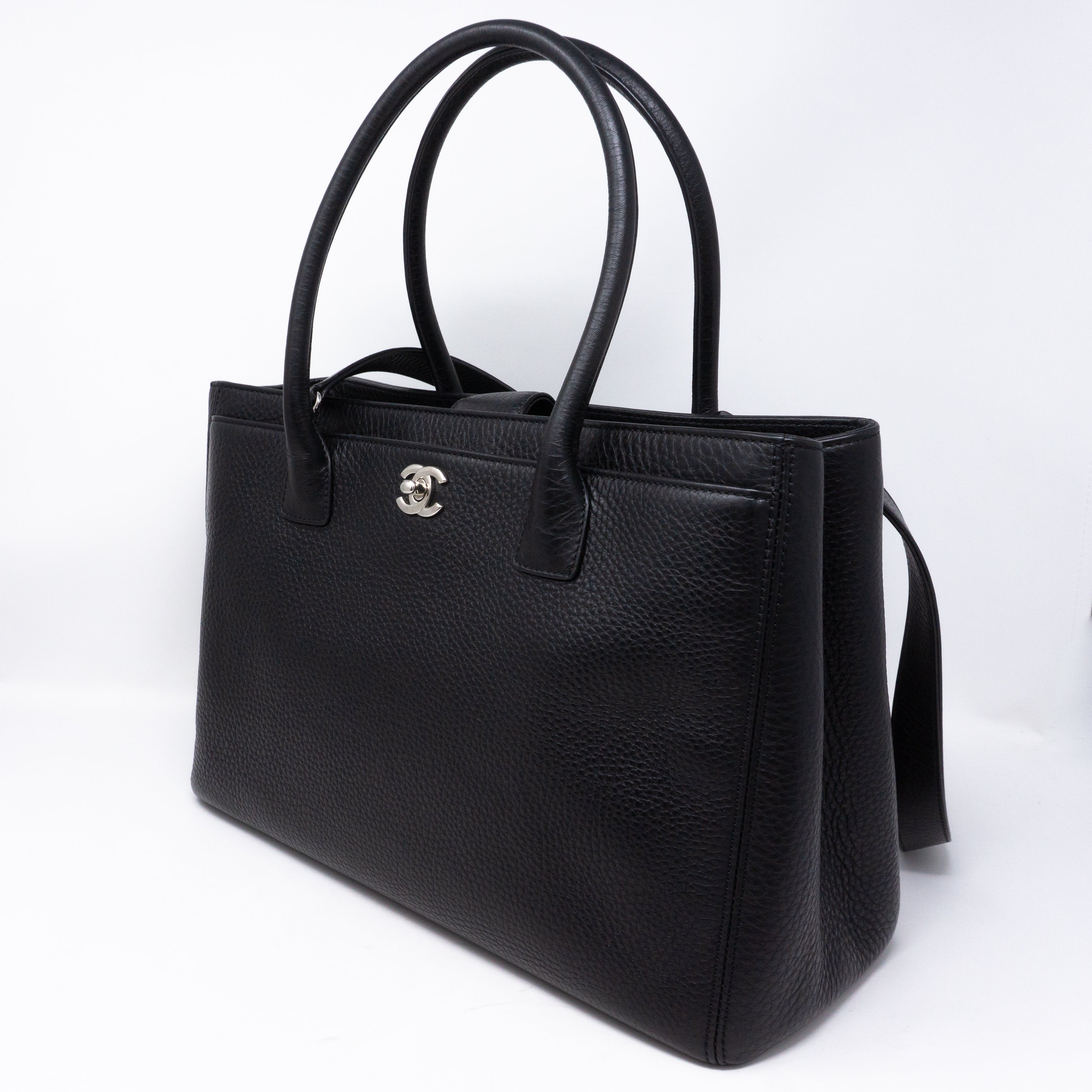 Executive Cerf Tote Black Leather Silver