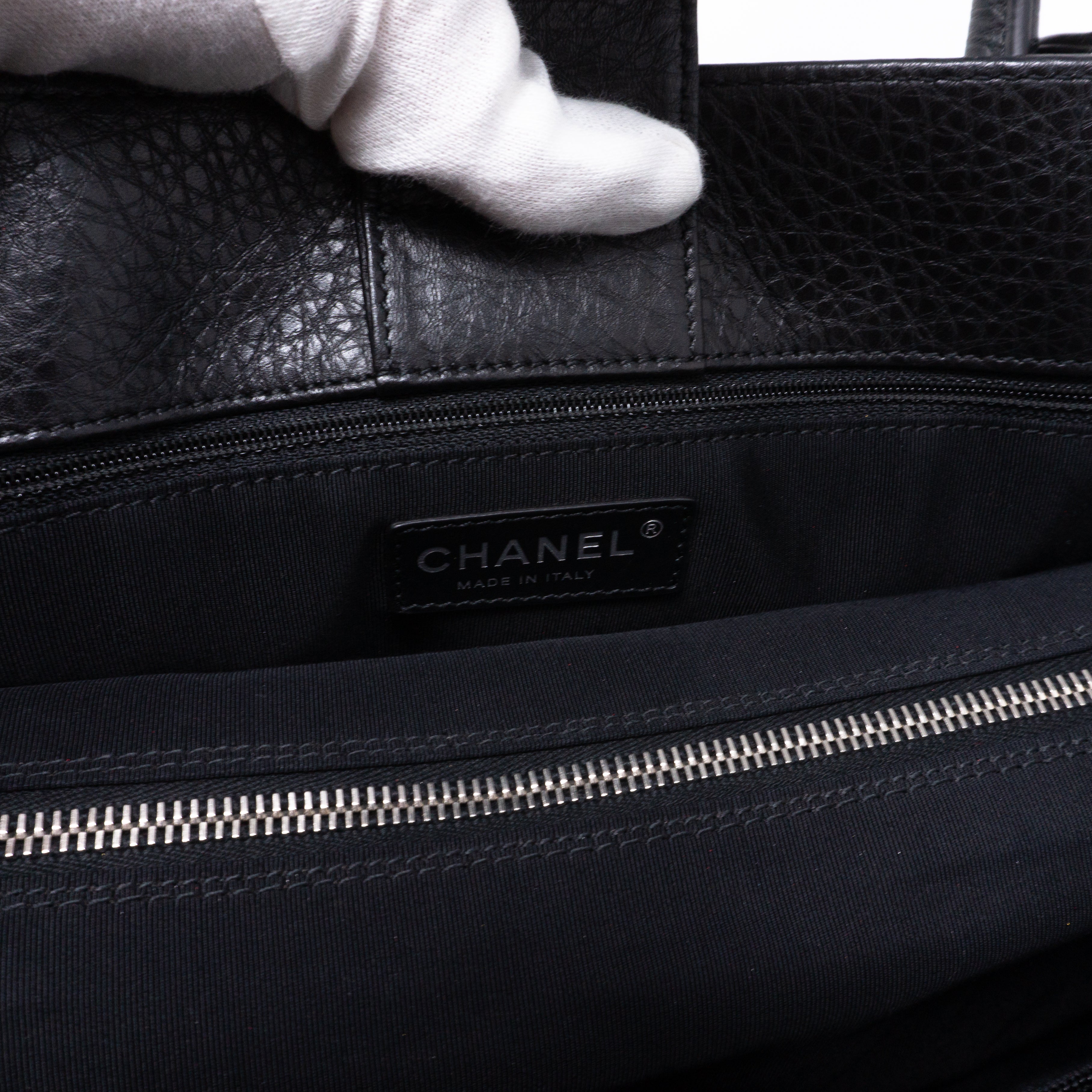 Executive Cerf Tote Black Leather Silver