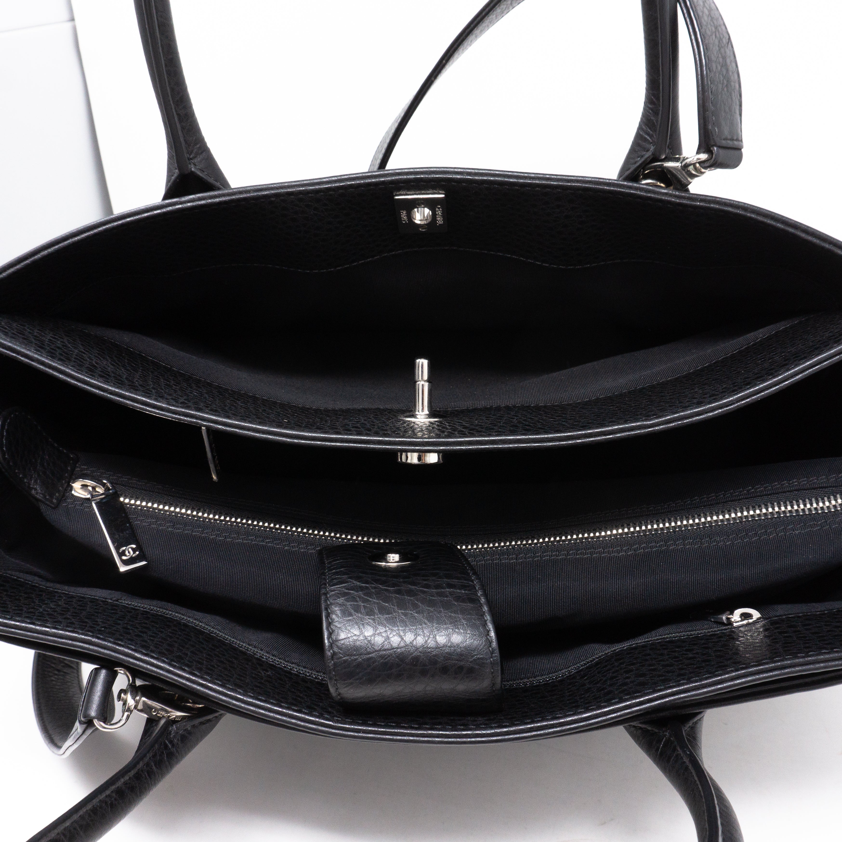 Executive Cerf Tote Black Leather Silver